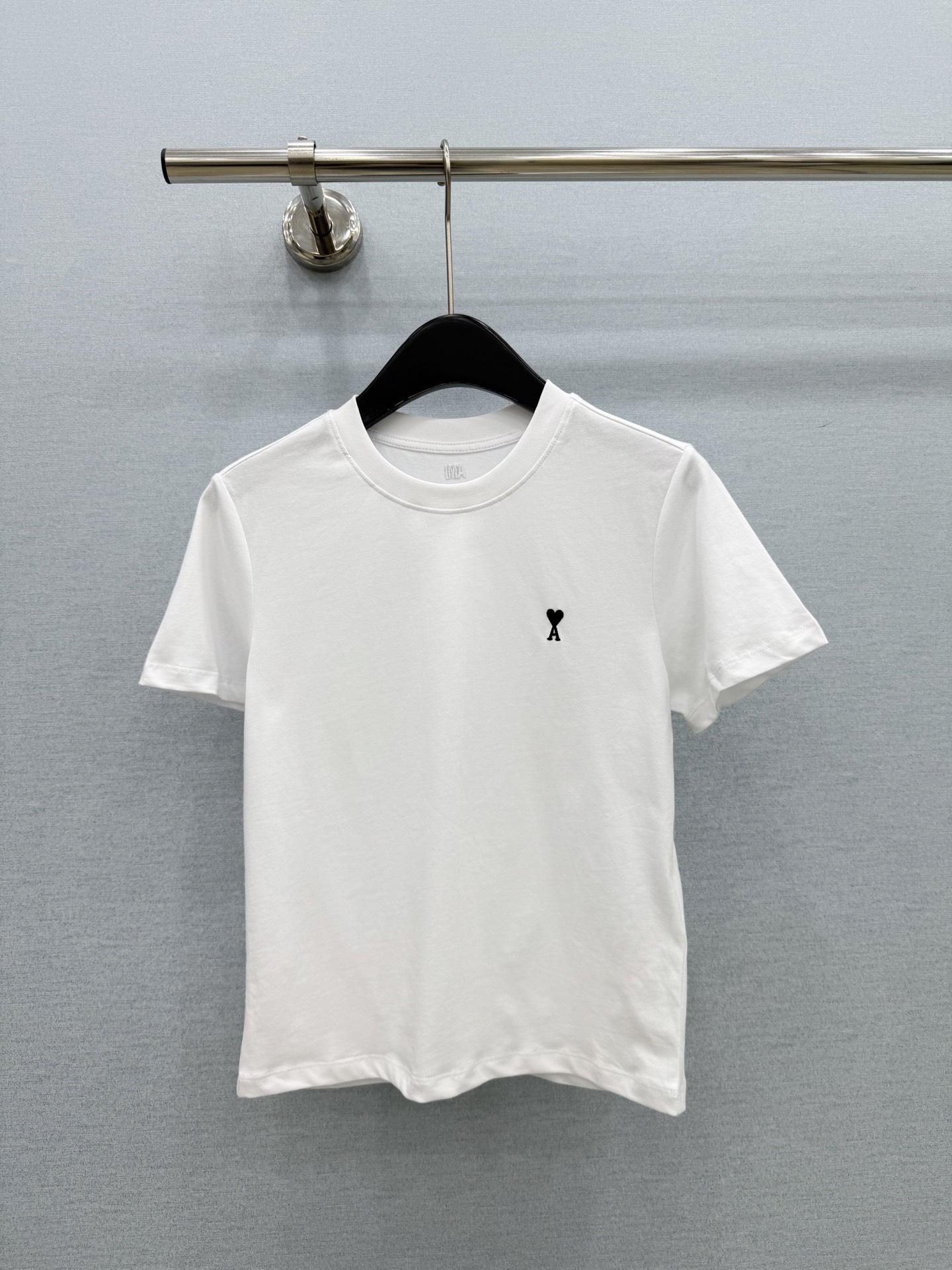 🛒𝐍𝐄𝐖 · 𝟐𝟎𝟐6/爆款现货【原版定制】Ami*｜26新品前后经典撞色刺绣短袖T恤精致小版型上身巨显