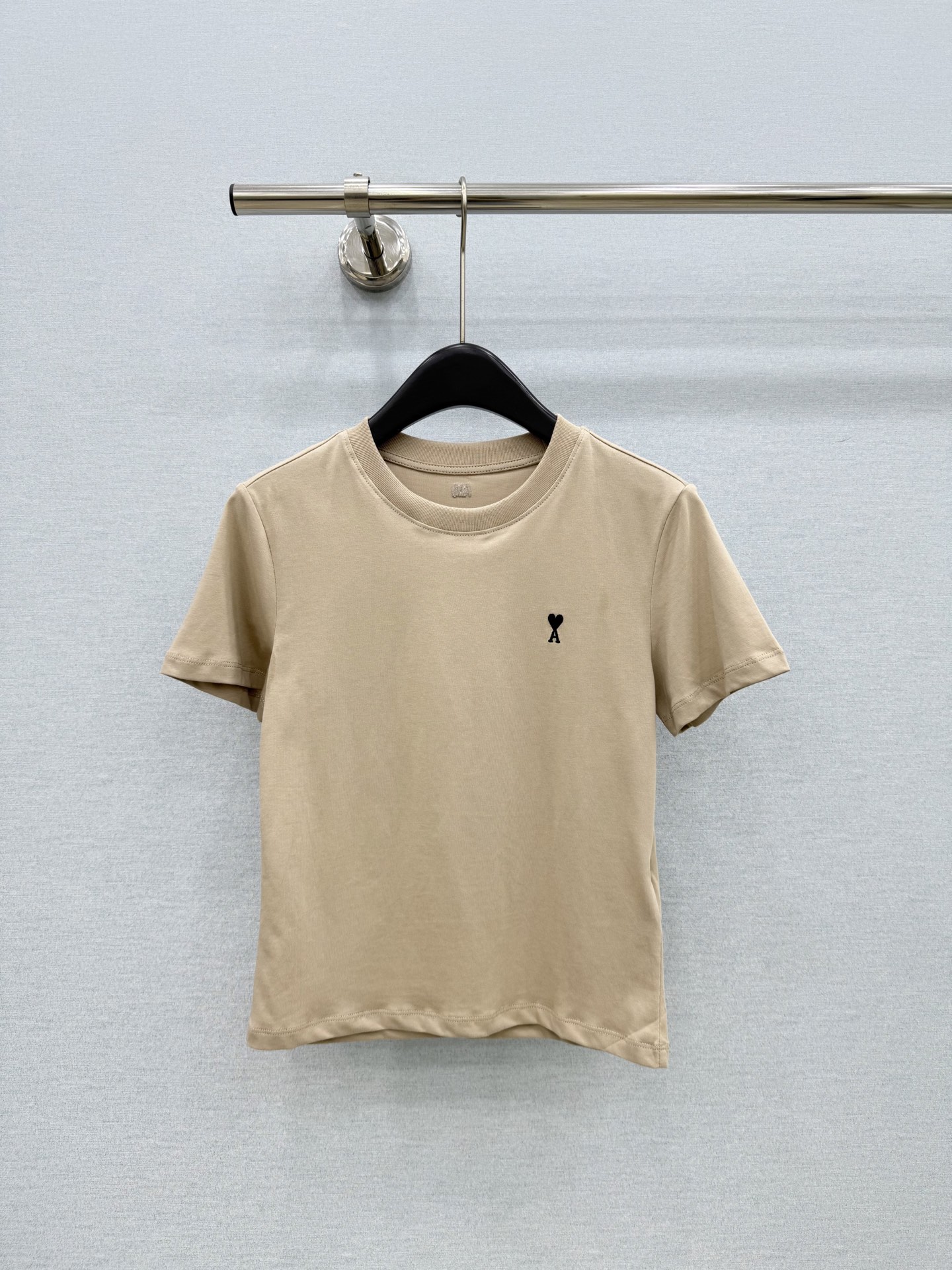 🛒𝐍𝐄𝐖 · 𝟐𝟎𝟐6/爆款现货【原版定制】Ami*｜26新品前后经典撞色刺绣短袖T恤精致小版型上身巨显