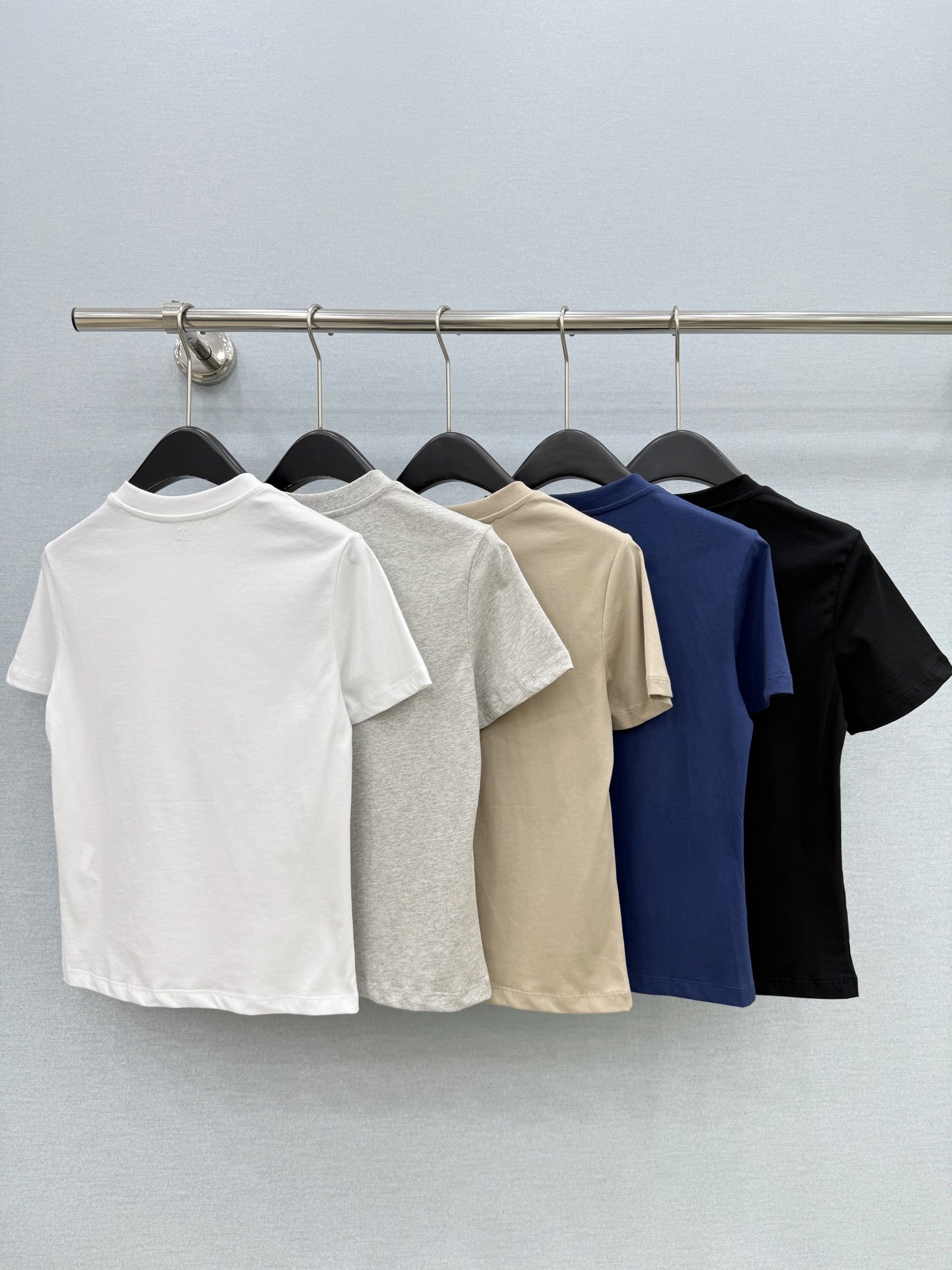 🛒𝐍𝐄𝐖 · 𝟐𝟎𝟐6/爆款现货【原版定制】Ami*｜26新品前后经典撞色刺绣短袖T恤精致小版型上身巨显