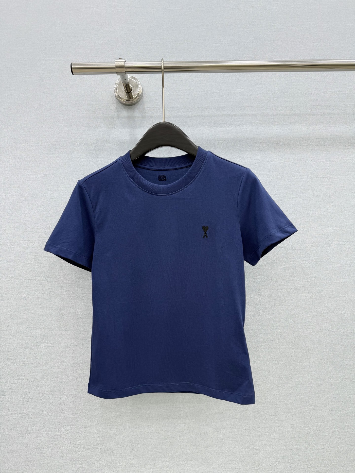 🛒𝐍𝐄𝐖 · 𝟐𝟎𝟐6/爆款现货【原版定制】Ami*｜26新品前后经典撞色刺绣短袖T恤精致小版型上身巨显