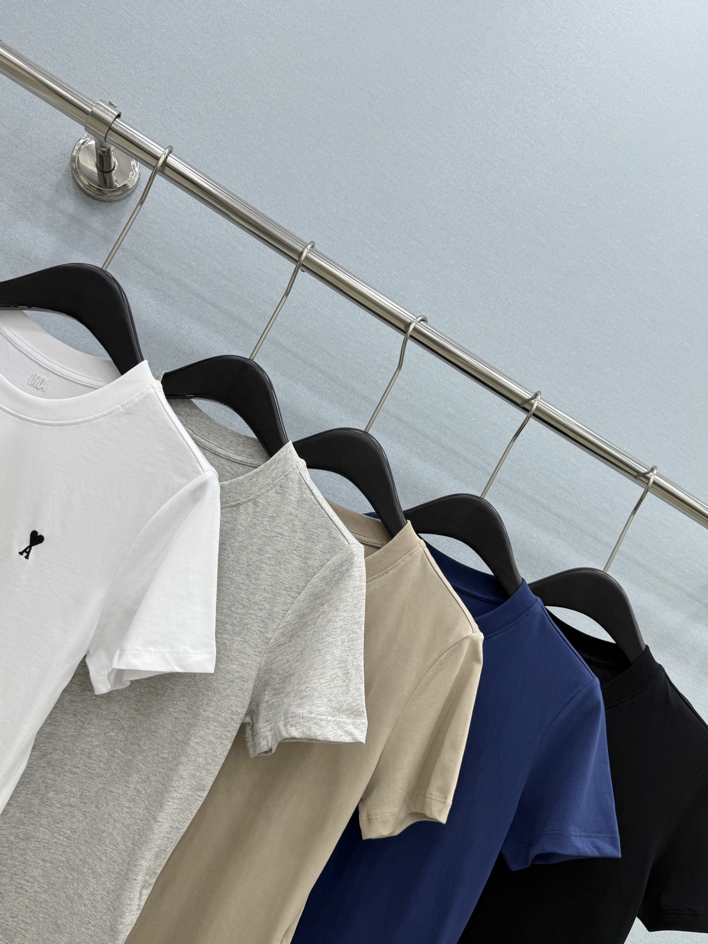 🛒𝐍𝐄𝐖 · 𝟐𝟎𝟐6/爆款现货【原版定制】Ami*｜26新品前后经典撞色刺绣短袖T恤精致小版型上身巨显