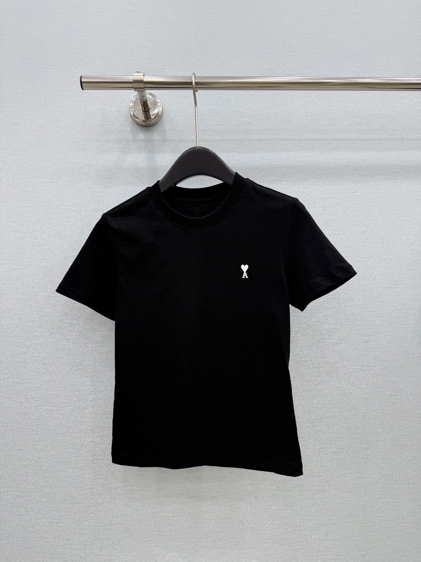 🛒𝐍𝐄𝐖 · 𝟐𝟎𝟐6/爆款现货【原版定制】Ami*｜26新品前后经典撞色刺绣短袖T恤精致小版型上身巨显