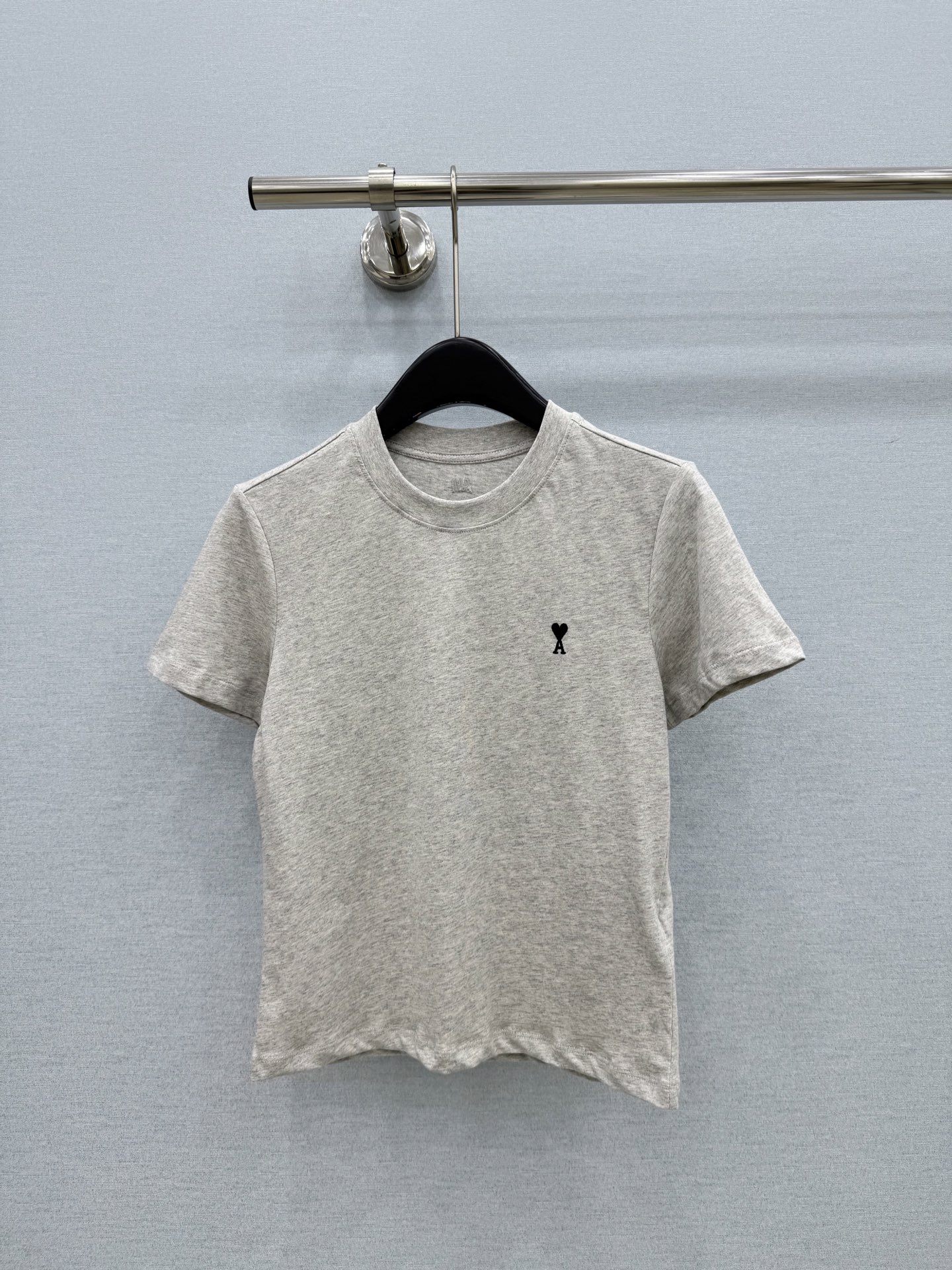 🛒𝐍𝐄𝐖 · 𝟐𝟎𝟐6/爆款现货【原版定制】Ami*｜26新品前后经典撞色刺绣短袖T恤精致小版型上身巨显