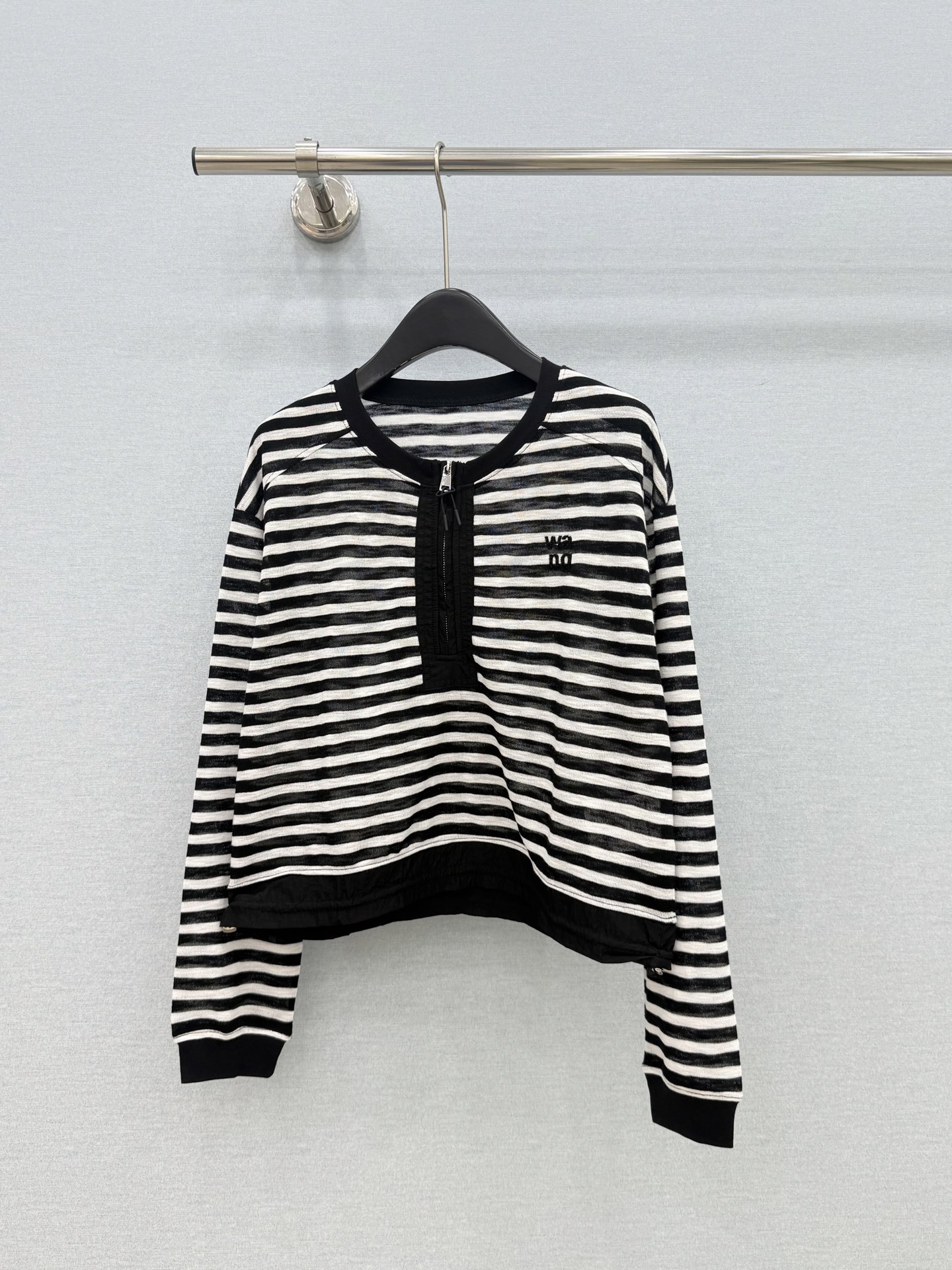 🛒𝐍𝐄𝐖 · 𝟐𝟎𝟐6/爆款现货设计师  小众｜2026新款订珠防晒长袖条纹针织衫高订面料，百搭版型  