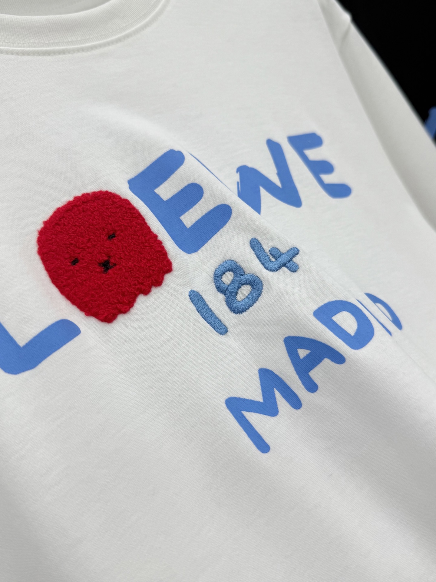 🛒𝐍𝐄𝐖 · 𝟐𝟎𝟐6/爆款现货【原版定制】Loe*｜26新品刺绣短袖T恤精致宽松版型上身巨显瘦！定制最
