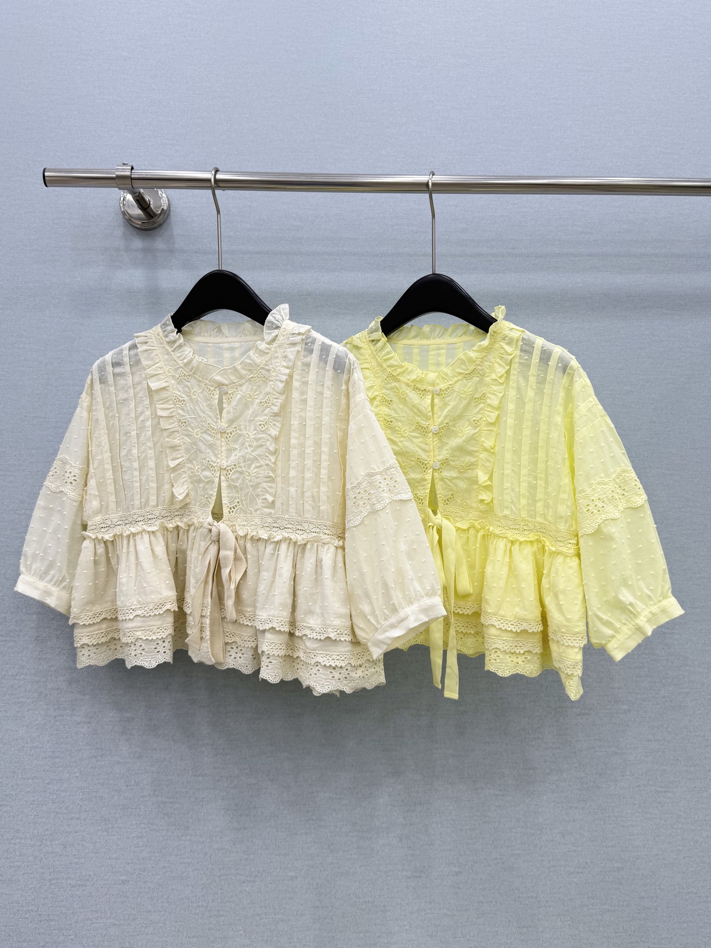 🛒𝐍𝐄𝐖 · 𝟐𝟎𝟐6/爆款现货原单品质 小众*｜2026新品花边领蛋糕式系带蕾丝衬衫精致版型，重工设计