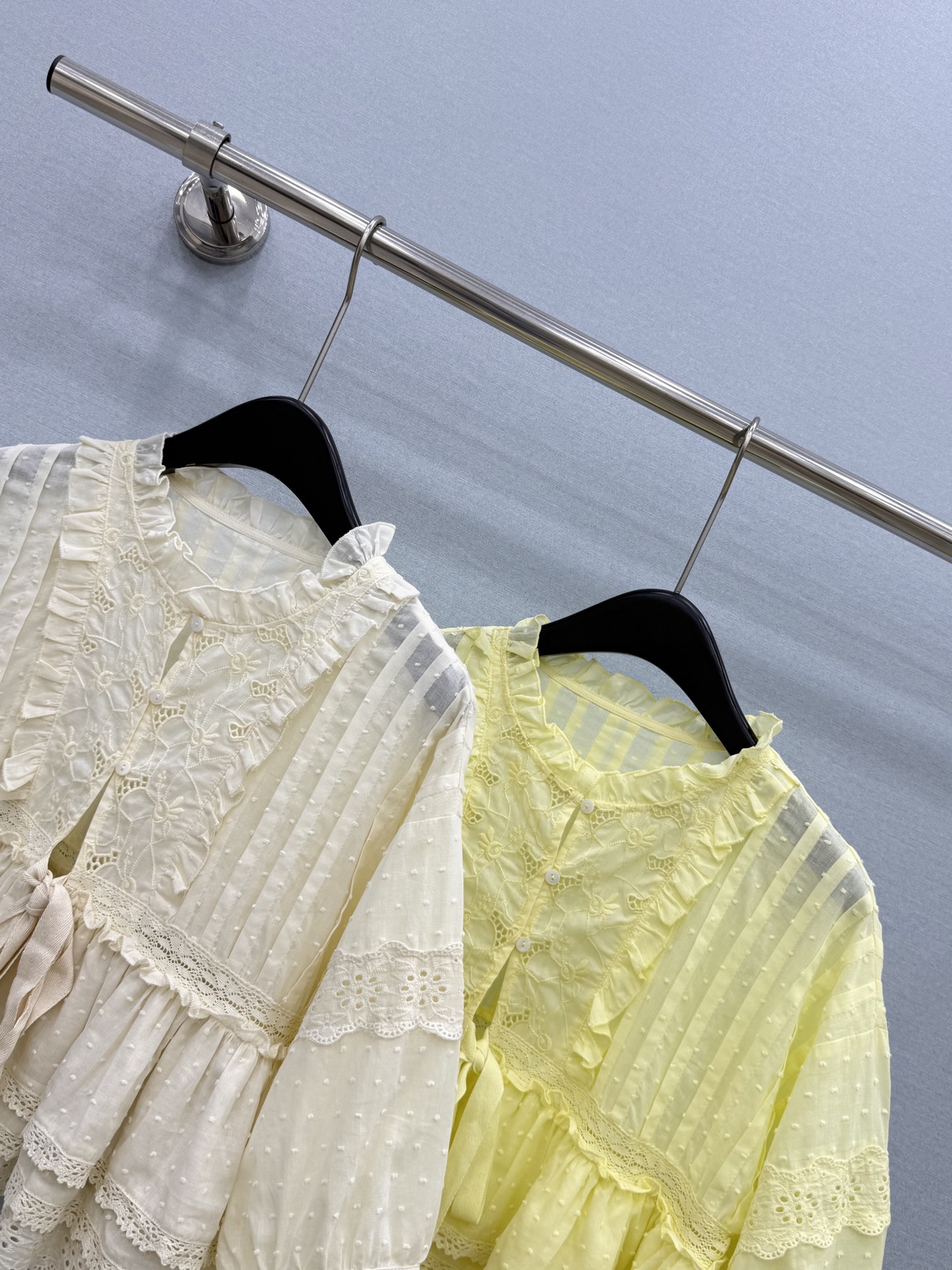 🛒𝐍𝐄𝐖 · 𝟐𝟎𝟐6/爆款现货原单品质 小众*｜2026新品花边领蛋糕式系带蕾丝衬衫精致版型，重工设计