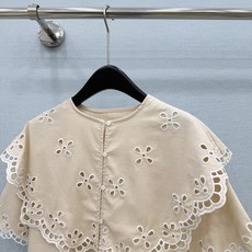 🛒𝐍𝐄𝐖 · 𝟐𝟎𝟐6/爆款现货原单品质 小众*|2026新款斗篷式纽扣水溶衬衫精致版型,重工刺绣,高 🛒𝐍𝐄𝐖 · 𝟐𝟎𝟐6/爆款现货原单品质 小众*|2026新款斗篷式纽扣水溶衬衫精致版型,重工刺绣,高