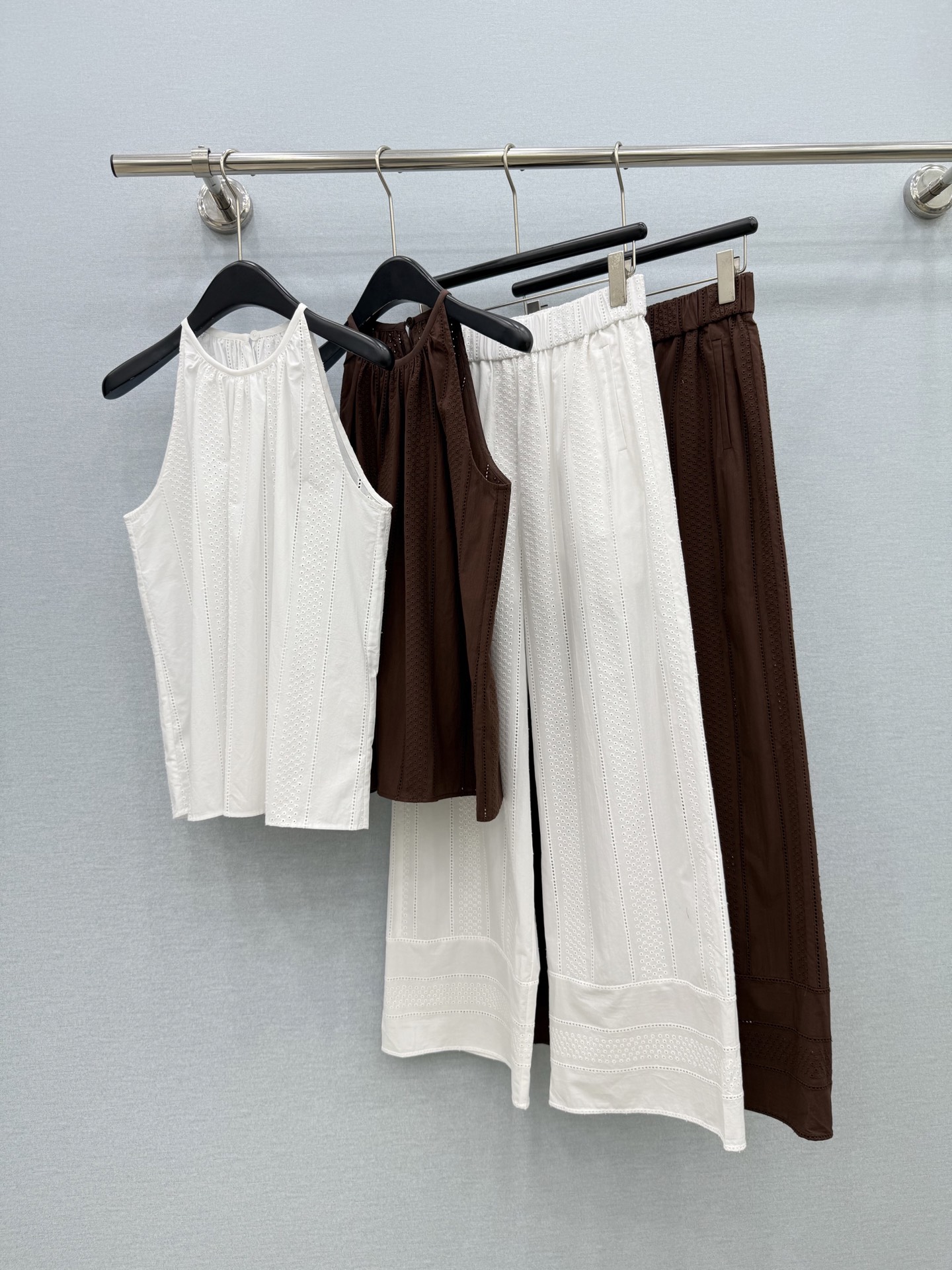 🛒𝐍𝐄𝐖 · 𝟐𝟎𝟐6/爆款现货原单品质  小众*｜2026新品水溶拼接菱格刺绣挂脖吊带➕长裤套装精致版