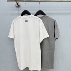 🛒𝐍𝐄𝐖 · 𝟐𝟎𝟐6/爆款现货【原版定制】Loe*|26新品刺绣短袖T恤精致宽松版型上身巨显瘦!定制最 🛒𝐍𝐄𝐖 · 𝟐𝟎𝟐6/爆款现货【原版定制】Loe*|26新品刺绣短袖T恤精致宽松版型上身巨显瘦!定制最