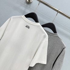 🛒𝐍𝐄𝐖 · 𝟐𝟎𝟐6/爆款现货【原版定制】Loe*|26新品刺绣短袖T恤精致宽松版型上身巨显瘦!定制最 🛒𝐍𝐄𝐖 · 𝟐𝟎𝟐6/爆款现货【原版定制】Loe*|26新品刺绣短袖T恤精致宽松版型上身巨显瘦!定制最