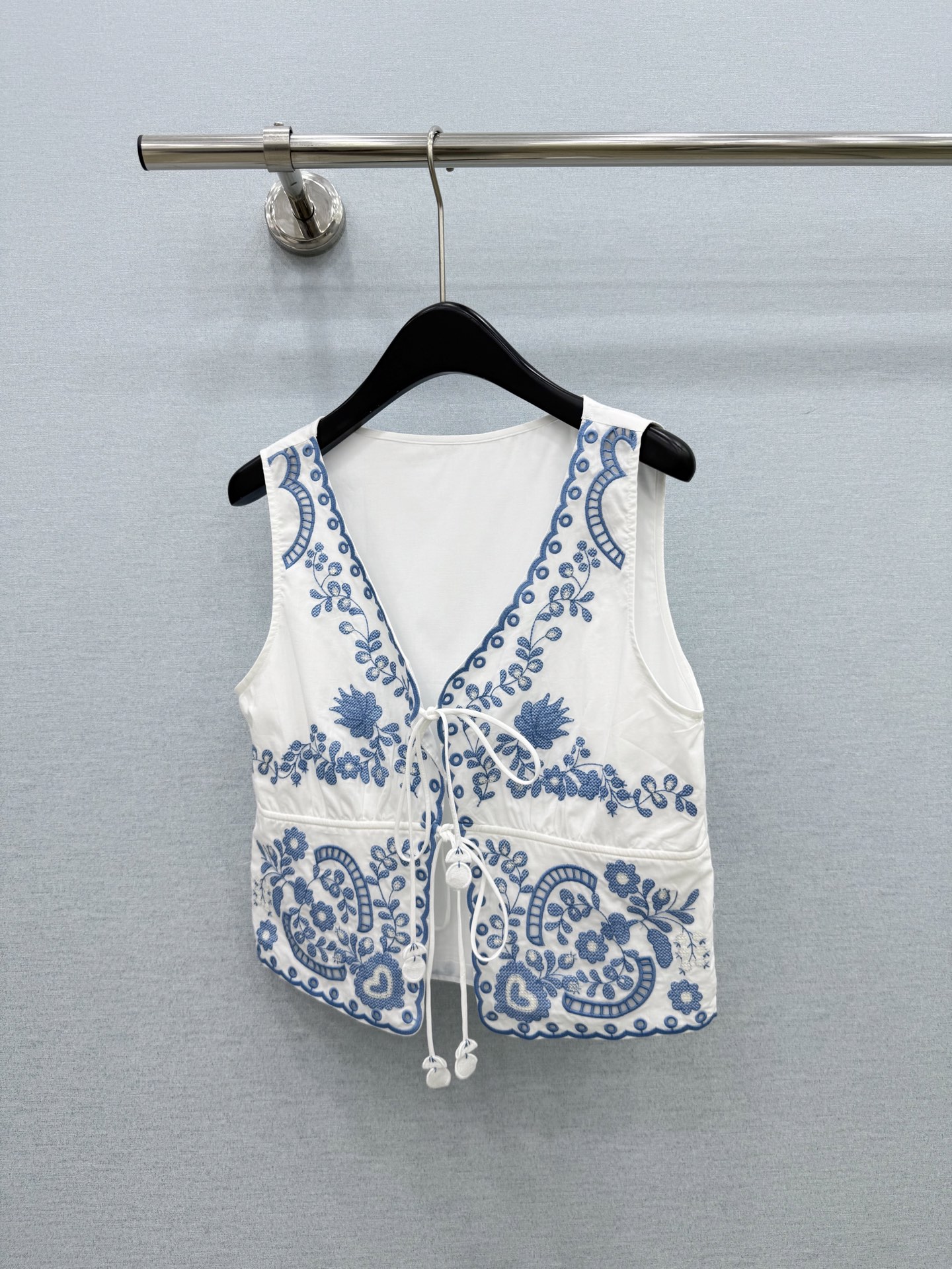🛒𝐍𝐄𝐖 · 𝟐𝟎𝟐6/爆款现货原单品质  小众｜26经典花边水溶刺绣系带背心老钱风极致穿搭最新系列单品