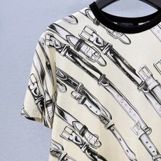 🛒𝐍𝐄𝐖 · 𝟐𝟎𝟐6/爆款现货【春夏上新】 Lv|2026新款印花短袖T恤高订面料,百搭版型 ,上身 🛒𝐍𝐄𝐖 · 𝟐𝟎𝟐6/爆款现货【春夏上新】 Lv|2026新款印花短袖T恤高订面料,百搭版型 ,上身