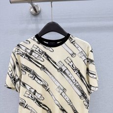 🛒𝐍𝐄𝐖 · 𝟐𝟎𝟐6/爆款现货【春夏上新】 Lv|2026新款印花短袖T恤高订面料,百搭版型 ,上身 🛒𝐍𝐄𝐖 · 𝟐𝟎𝟐6/爆款现货【春夏上新】 Lv|2026新款印花短袖T恤高订面料,百搭版型 ,上身