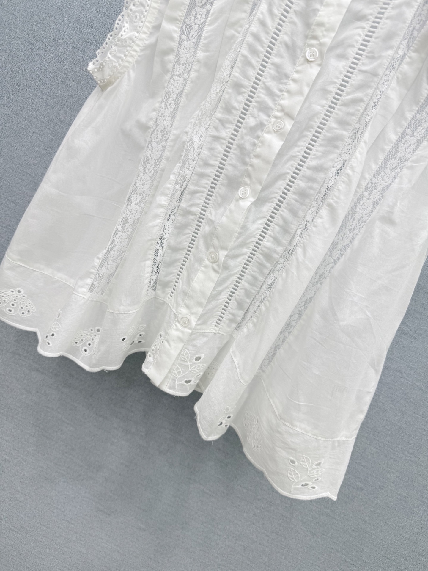 🛒𝐍𝐄𝐖 · 𝟐𝟎𝟐6/爆款现货原单品质 小众*｜2026新品镂空刺绣衬衫 精致版型，高级肌理细腻 极简
