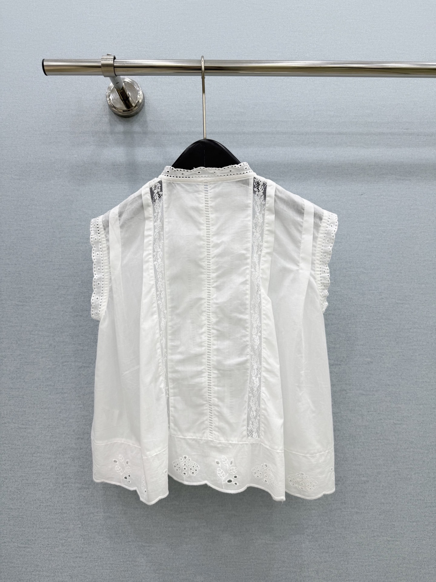 🛒𝐍𝐄𝐖 · 𝟐𝟎𝟐6/爆款现货原单品质 小众*｜2026新品镂空刺绣衬衫 精致版型，高级肌理细腻 极简