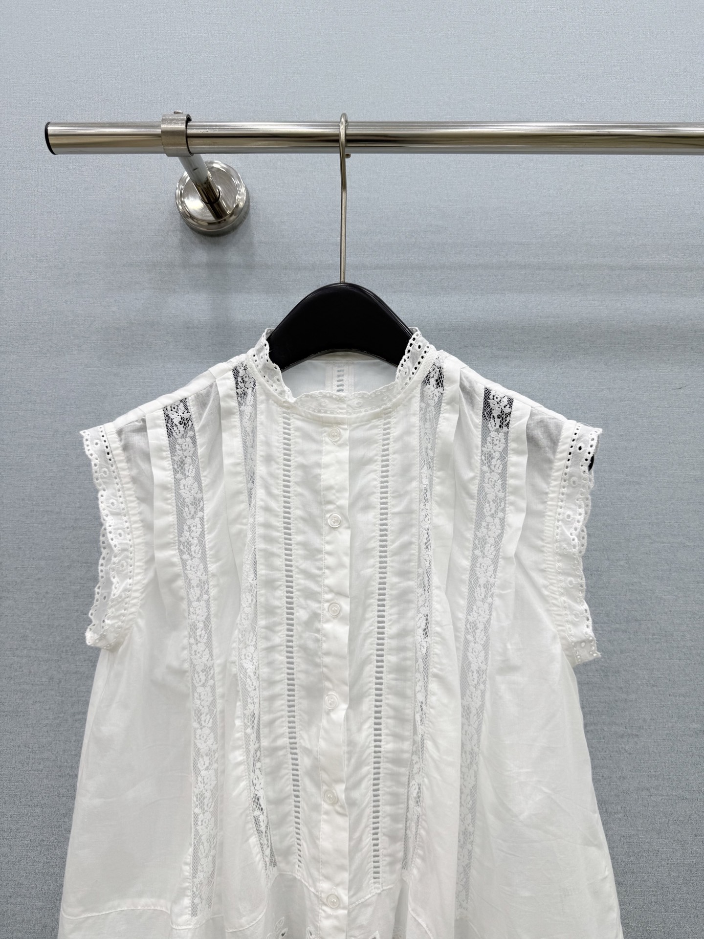 🛒𝐍𝐄𝐖 · 𝟐𝟎𝟐6/爆款现货原单品质 小众*｜2026新品镂空刺绣衬衫 精致版型，高级肌理细腻 极简