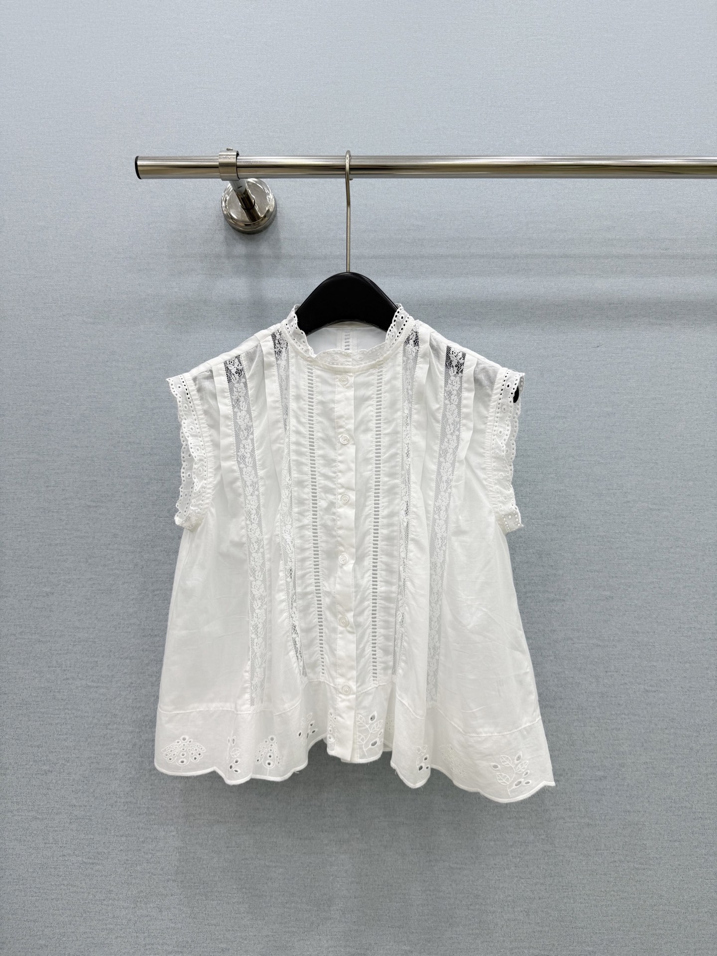 🛒𝐍𝐄𝐖 · 𝟐𝟎𝟐6/爆款现货原单品质 小众*｜2026新品镂空刺绣衬衫 精致版型，高级肌理细腻 极简
