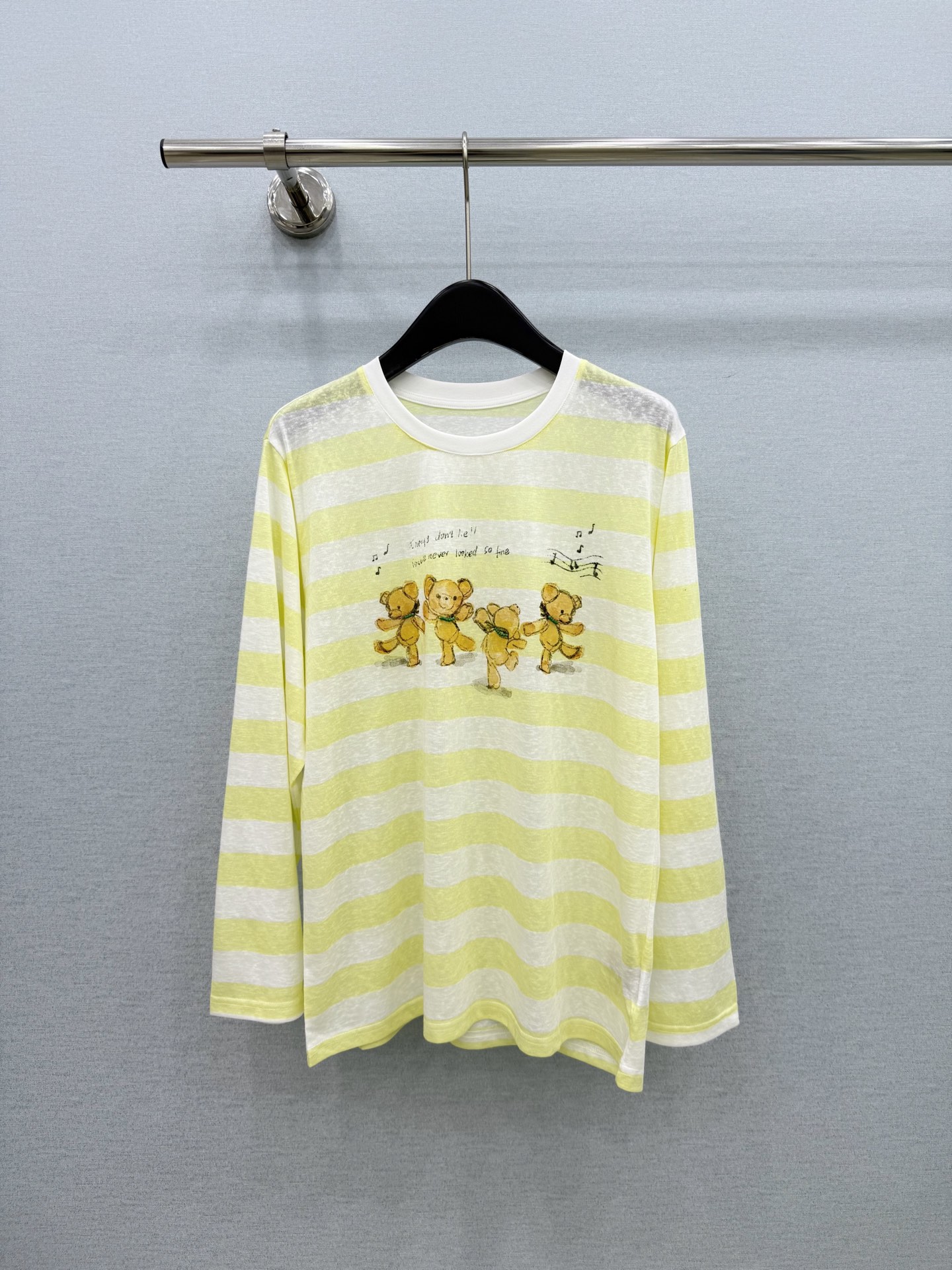 🛒𝐍𝐄𝐖 · 𝟐𝟎𝟐6/爆款现货【春夏上新】 设计师小众｜2026新款手工跳舞小熊防晒长袖T恤高订面料，