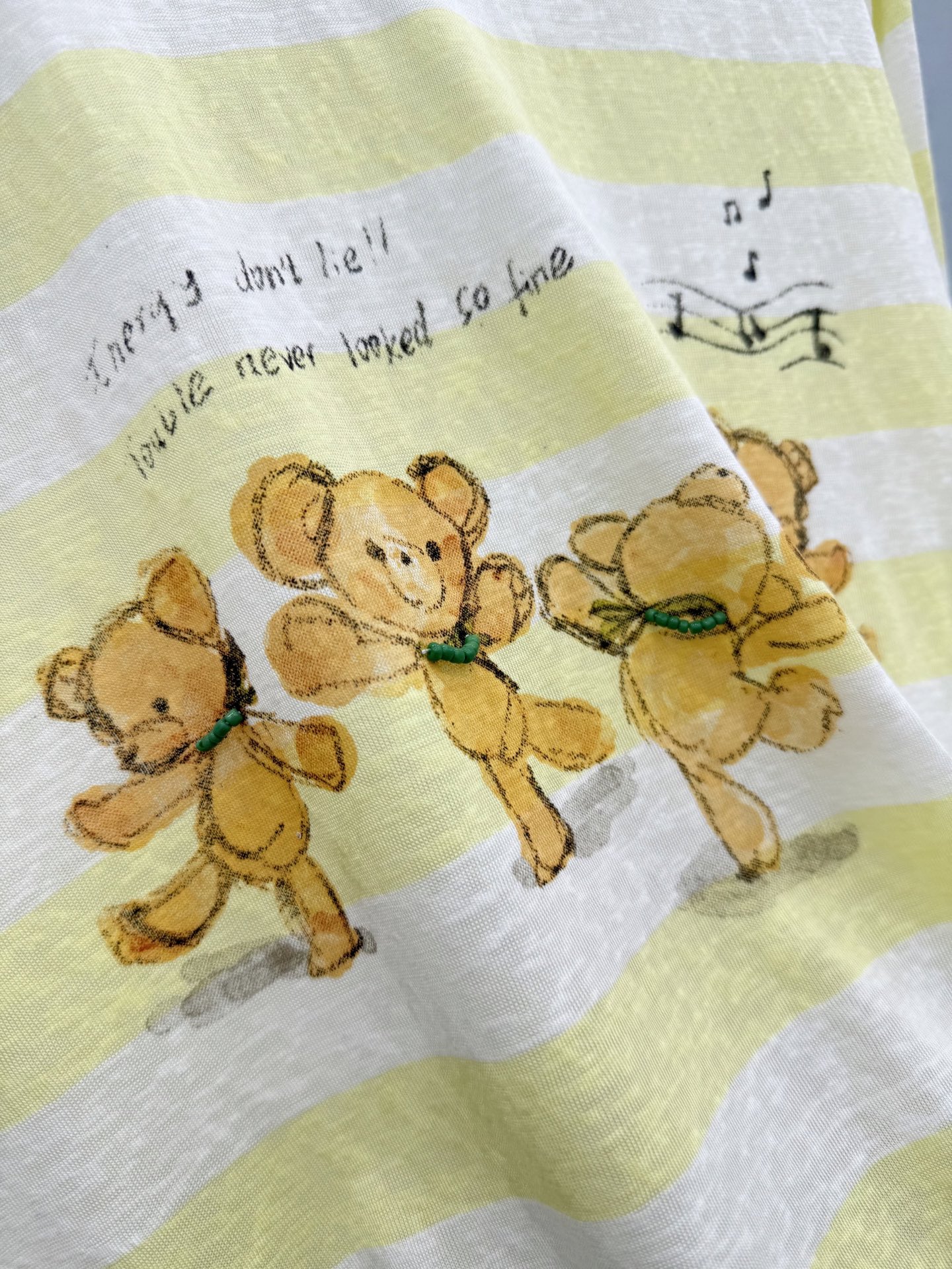 🛒𝐍𝐄𝐖 · 𝟐𝟎𝟐6/爆款现货【春夏上新】 设计师小众｜2026新款手工跳舞小熊防晒长袖T恤高订面料，
