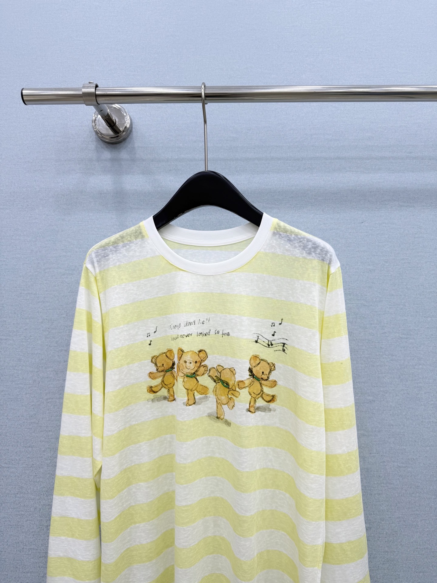 🛒𝐍𝐄𝐖 · 𝟐𝟎𝟐6/爆款现货【春夏上新】 设计师小众｜2026新款手工跳舞小熊防晒长袖T恤高订面料，
