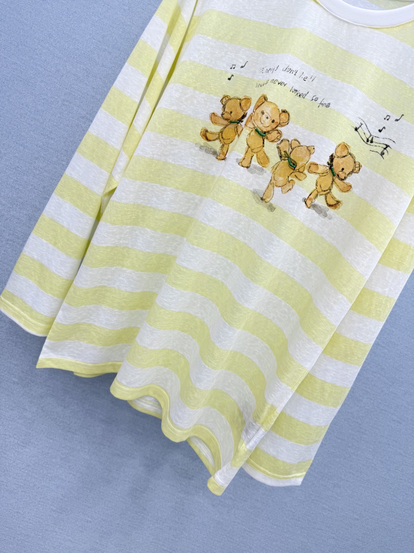 🛒𝐍𝐄𝐖 · 𝟐𝟎𝟐6/爆款现货【春夏上新】 设计师小众｜2026新款手工跳舞小熊防晒长袖T恤高订面料，