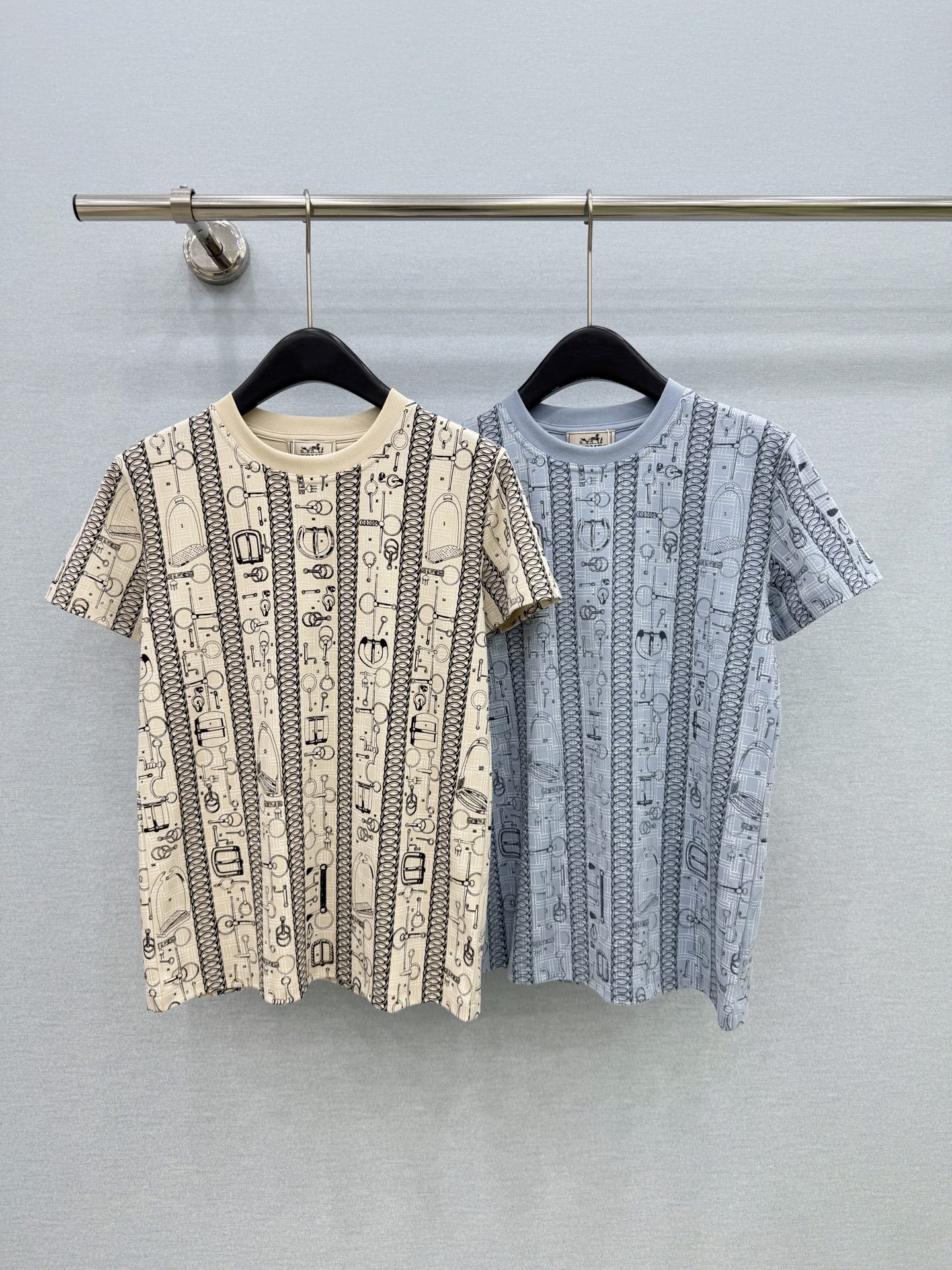 🛒𝐍𝐄𝐖 · 𝟐𝟎𝟐6/爆款现货【春夏上新】 Her*｜2026新款撞色印花T恤高订面料，百搭版型  ，