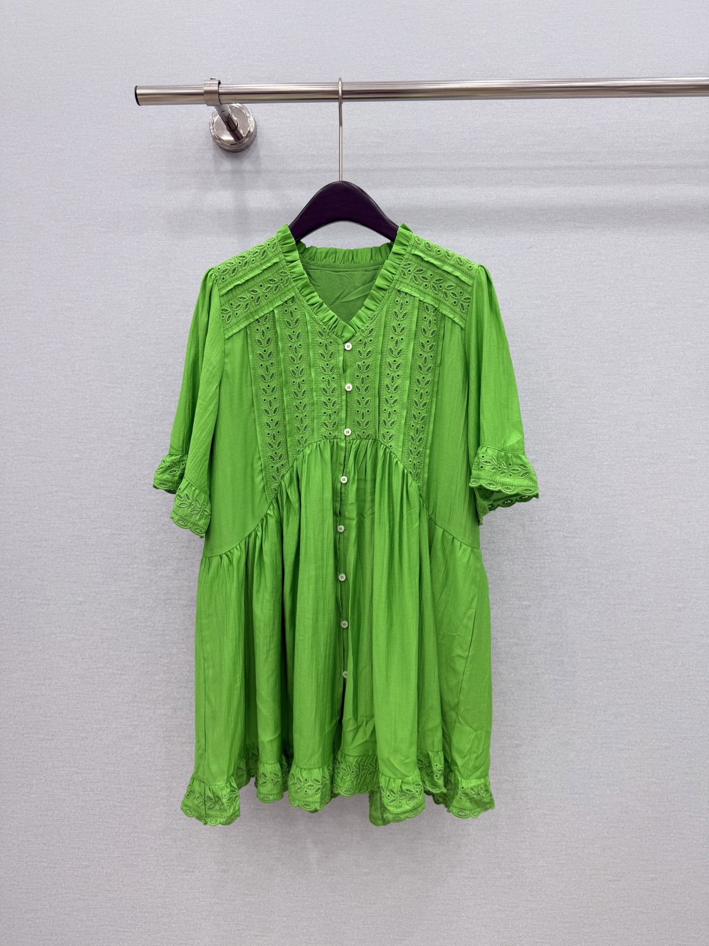 🛒𝐍𝐄𝐖 · 𝟐𝟎𝟐6/爆款现货原单品质  小众*｜2026新品刺绣连衣裙精致版型，高级肌理细腻 极简主