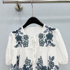 🛒𝐍𝐄𝐖 · 𝟐𝟎𝟐6/爆款现货原单品质 小众*|2026新品花边系带刺绣衬衫精致版型,高级肌理细腻 🛒𝐍𝐄𝐖 · 𝟐𝟎𝟐6/爆款现货原单品质 小众*|2026新品花边系带刺绣衬衫精致版型,高级肌理细腻