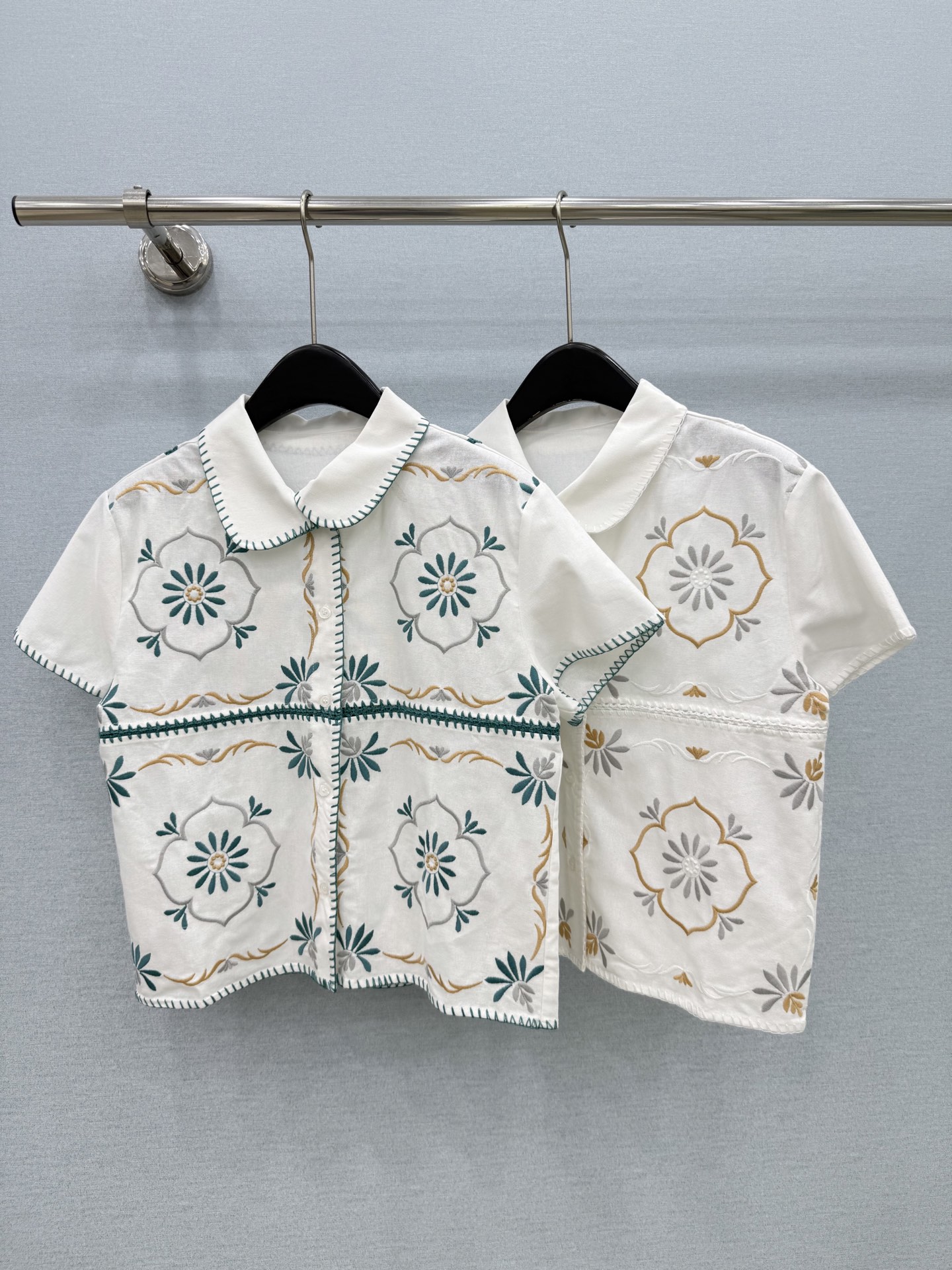 🛒𝐍𝐄𝐖 · 𝟐𝟎𝟐6/爆款现货原单品质  小众*｜2026新品花边翻领刺绣衬衫精致版型，高级肌理细腻 