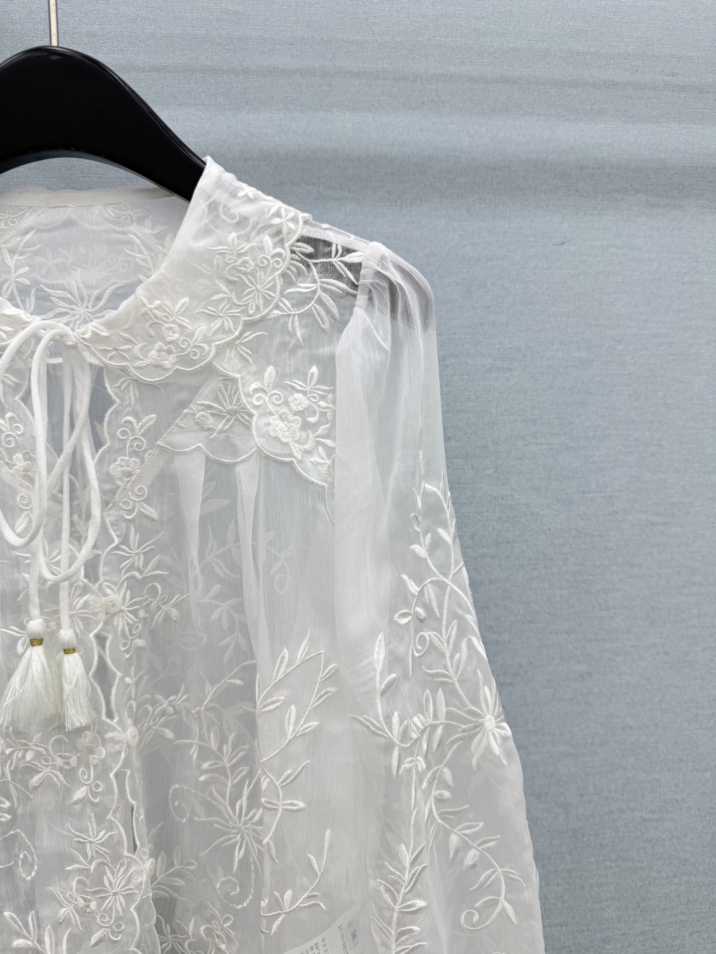 🛒𝐍𝐄𝐖 · 𝟐𝟎𝟐6/爆款现货原单品质  小众*｜2026新品系带花边透视刺绣衬衫精致版型，高级肌理细