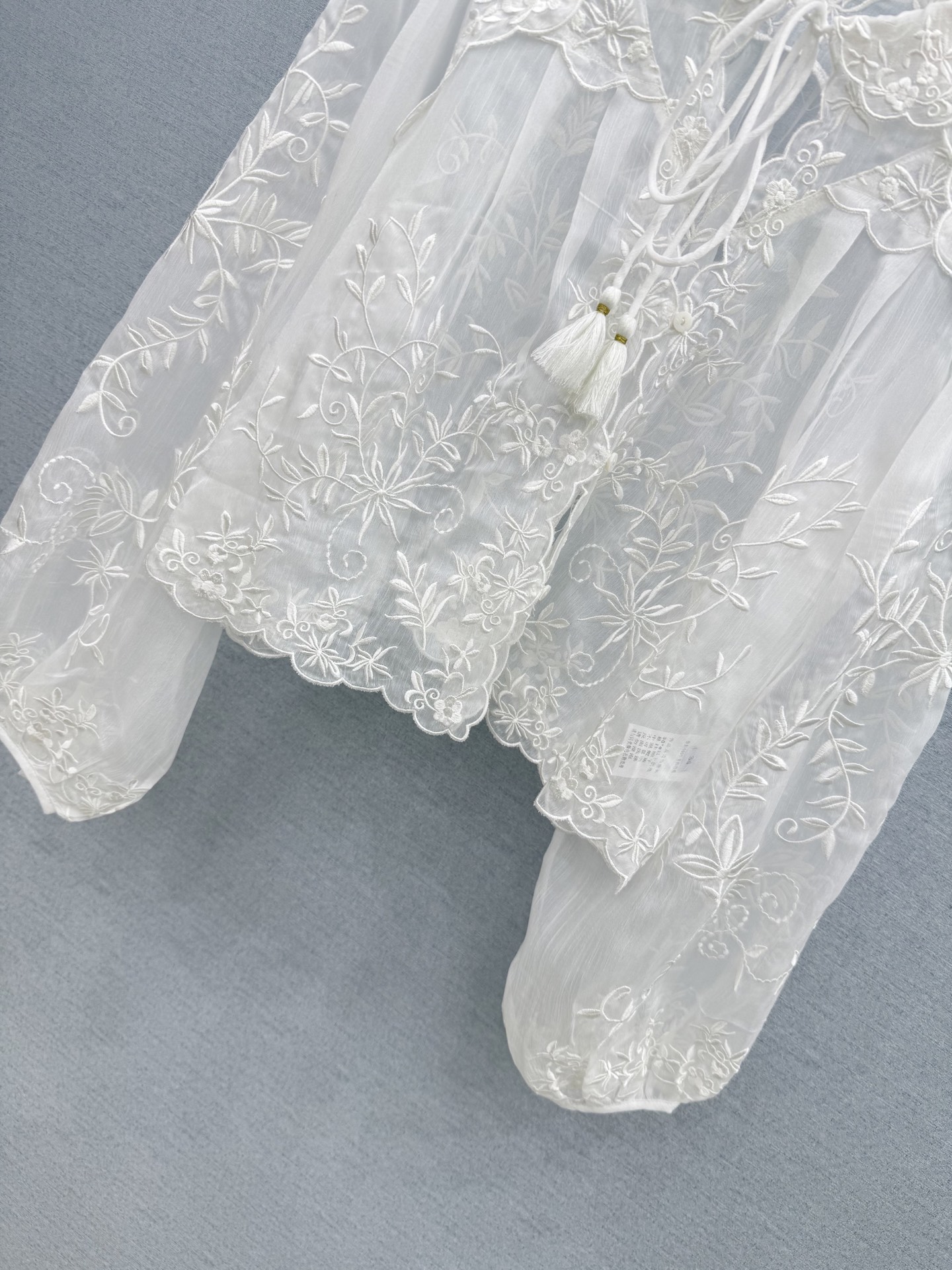 🛒𝐍𝐄𝐖 · 𝟐𝟎𝟐6/爆款现货原单品质  小众*｜2026新品系带花边透视刺绣衬衫精致版型，高级肌理细