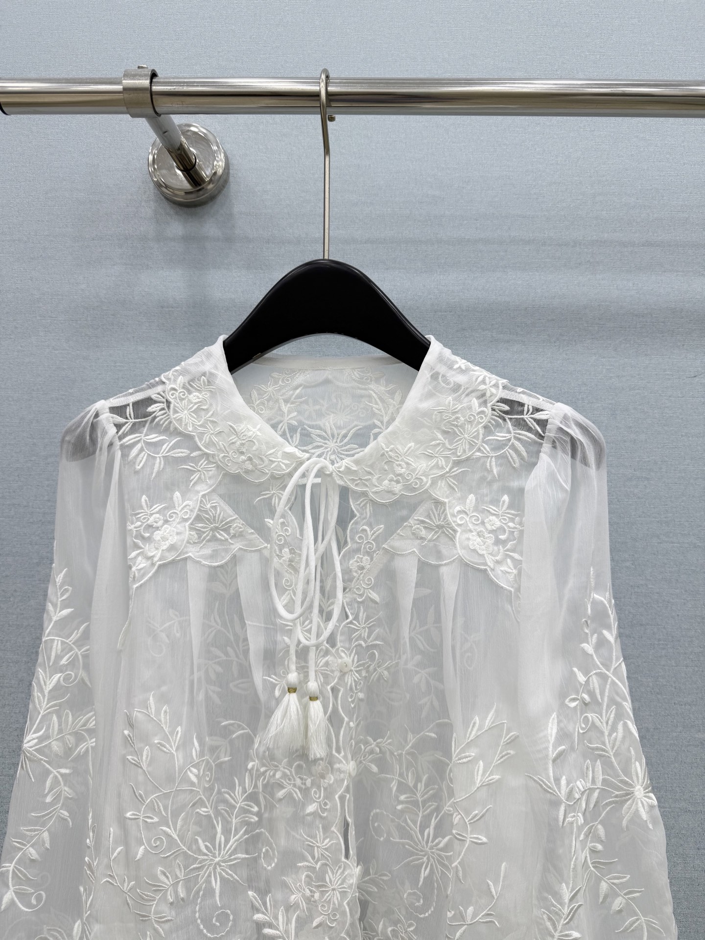 🛒𝐍𝐄𝐖 · 𝟐𝟎𝟐6/爆款现货原单品质  小众*｜2026新品系带花边透视刺绣衬衫精致版型，高级肌理细