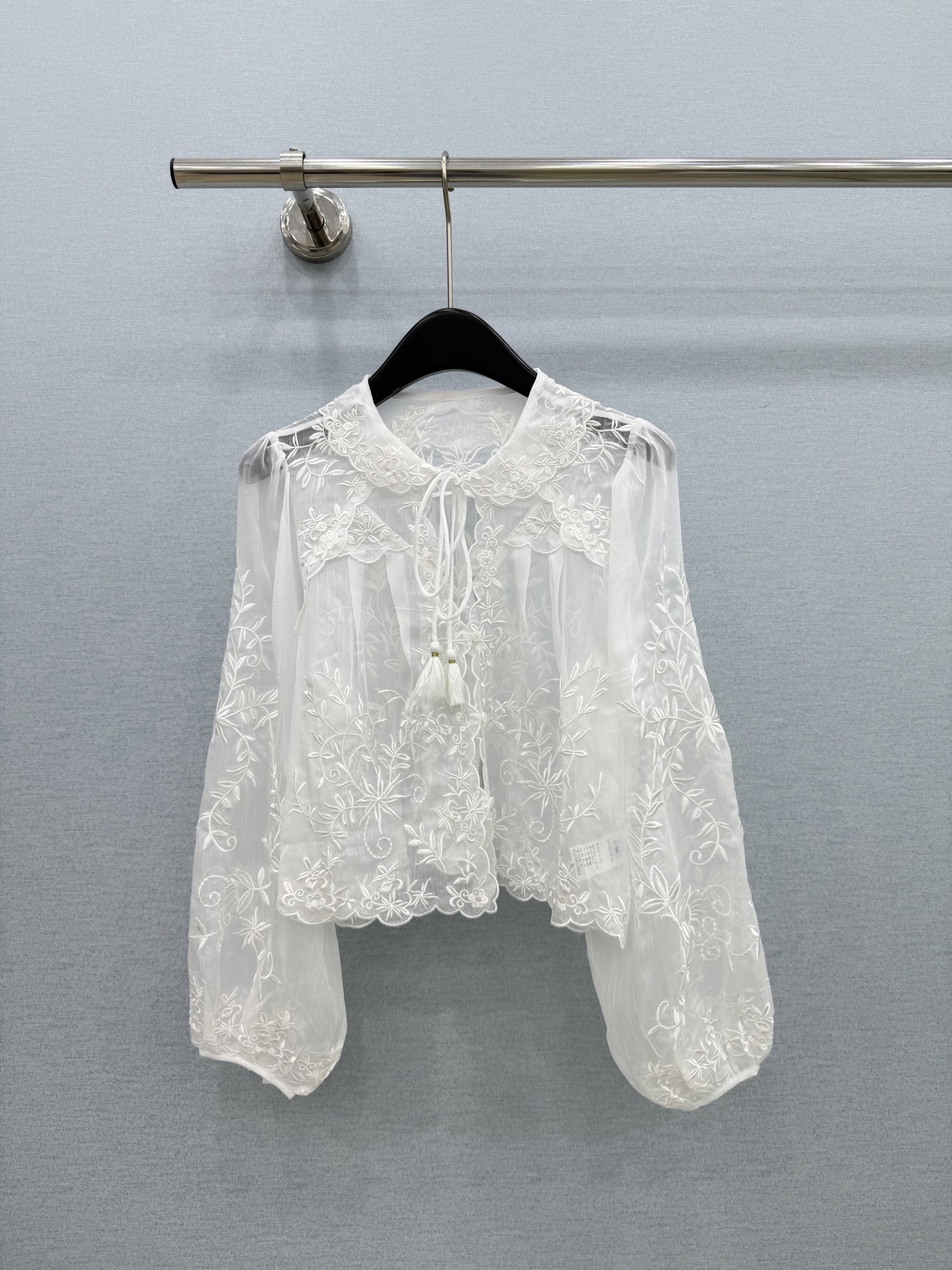 🛒𝐍𝐄𝐖 · 𝟐𝟎𝟐6/爆款现货原单品质  小众*｜2026新品系带花边透视刺绣衬衫精致版型，高级肌理细