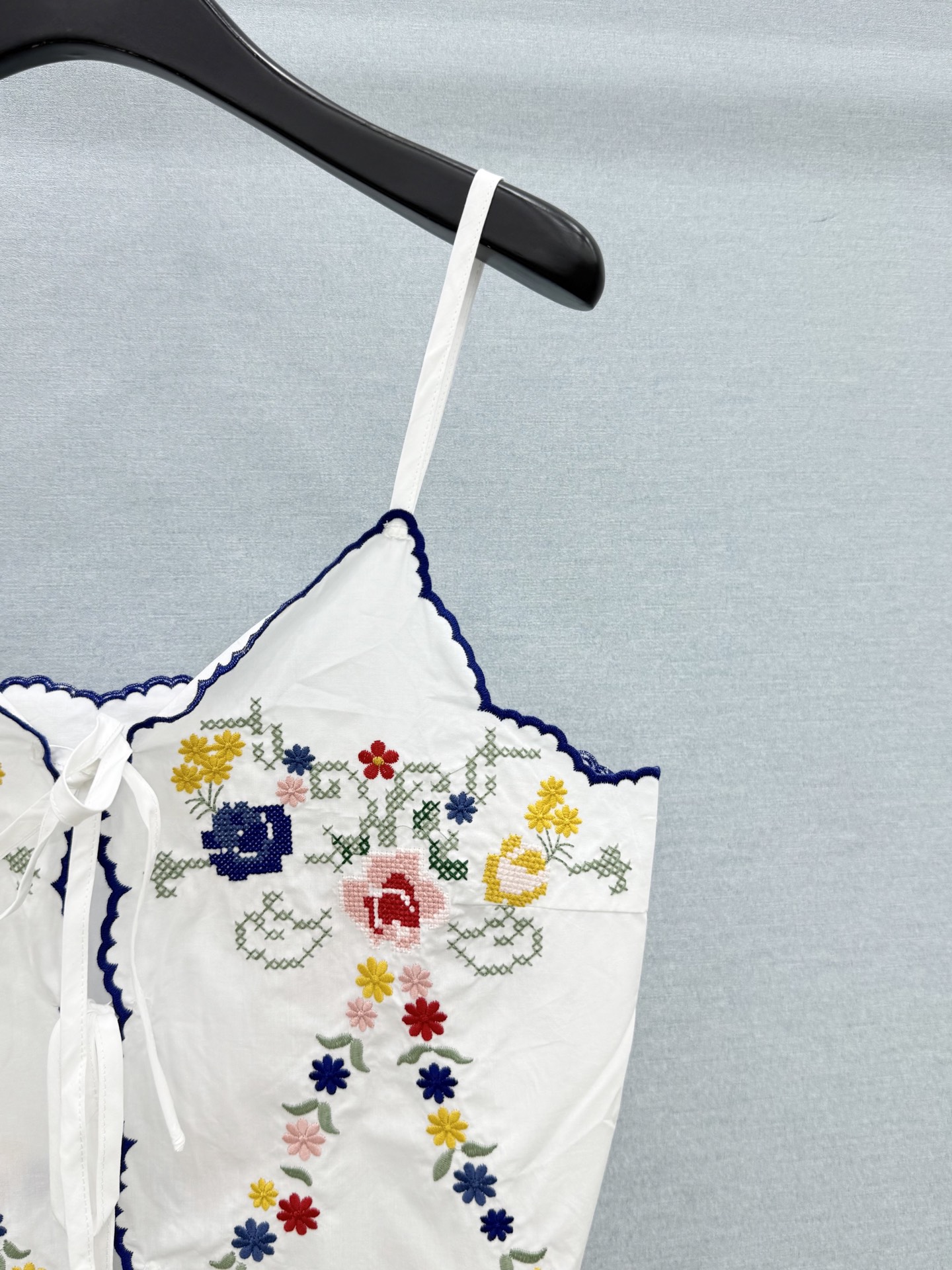 🛒𝐍𝐄𝐖 · 𝟐𝟎𝟐6/爆款现货原单品质  小众*｜2026新品系带花边刺绣吊带精致版型，高级肌理细腻 