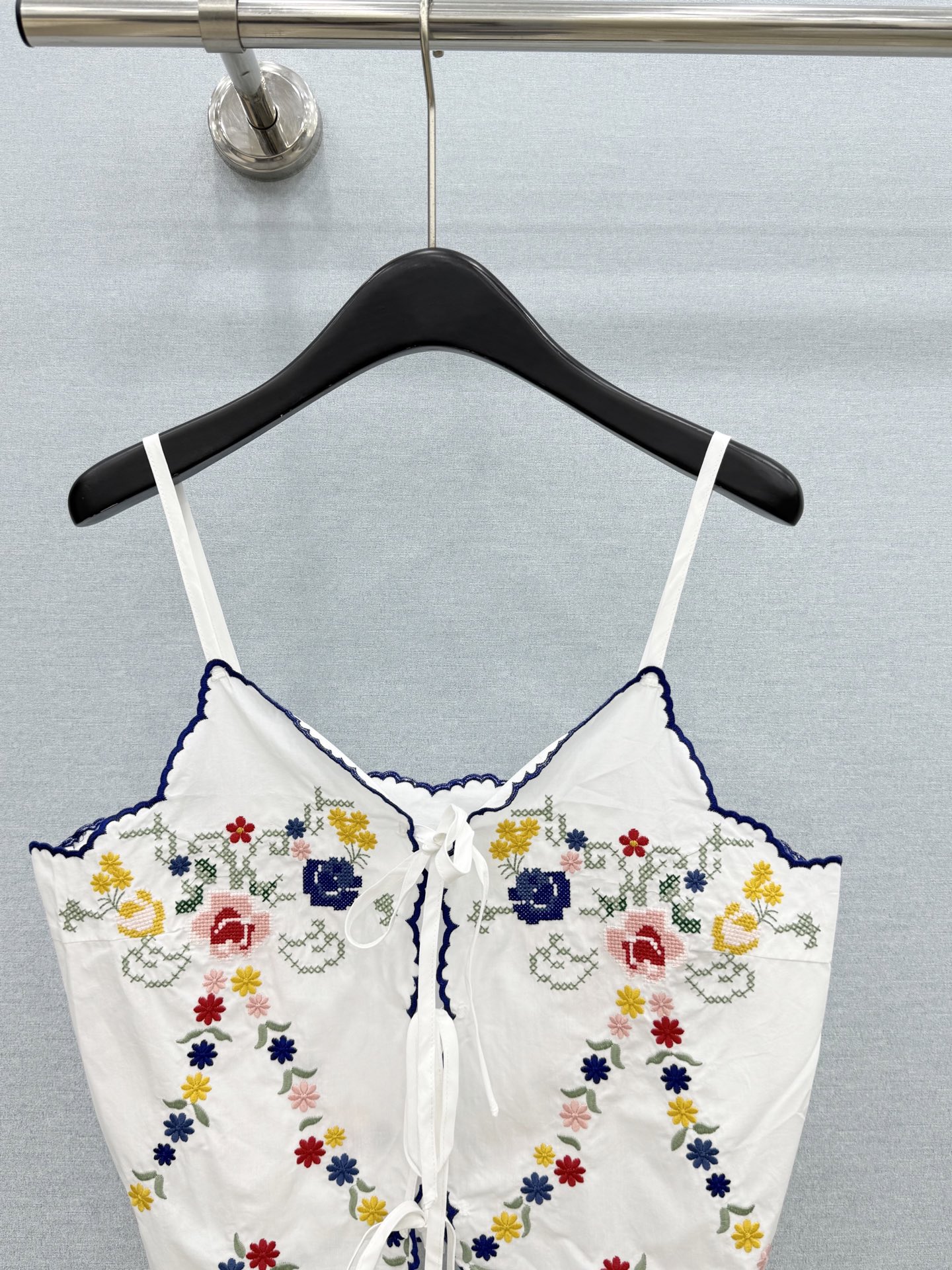 🛒𝐍𝐄𝐖 · 𝟐𝟎𝟐6/爆款现货原单品质  小众*｜2026新品系带花边刺绣吊带精致版型，高级肌理细腻 