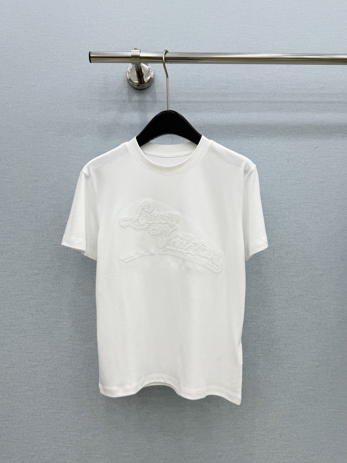 🛒𝐍𝐄𝐖 · 𝟐𝟎𝟐6/爆款现货【原单品质】Lv｜2026新款刺绣订珠T恤高订面料，百搭版型  ，上身的
