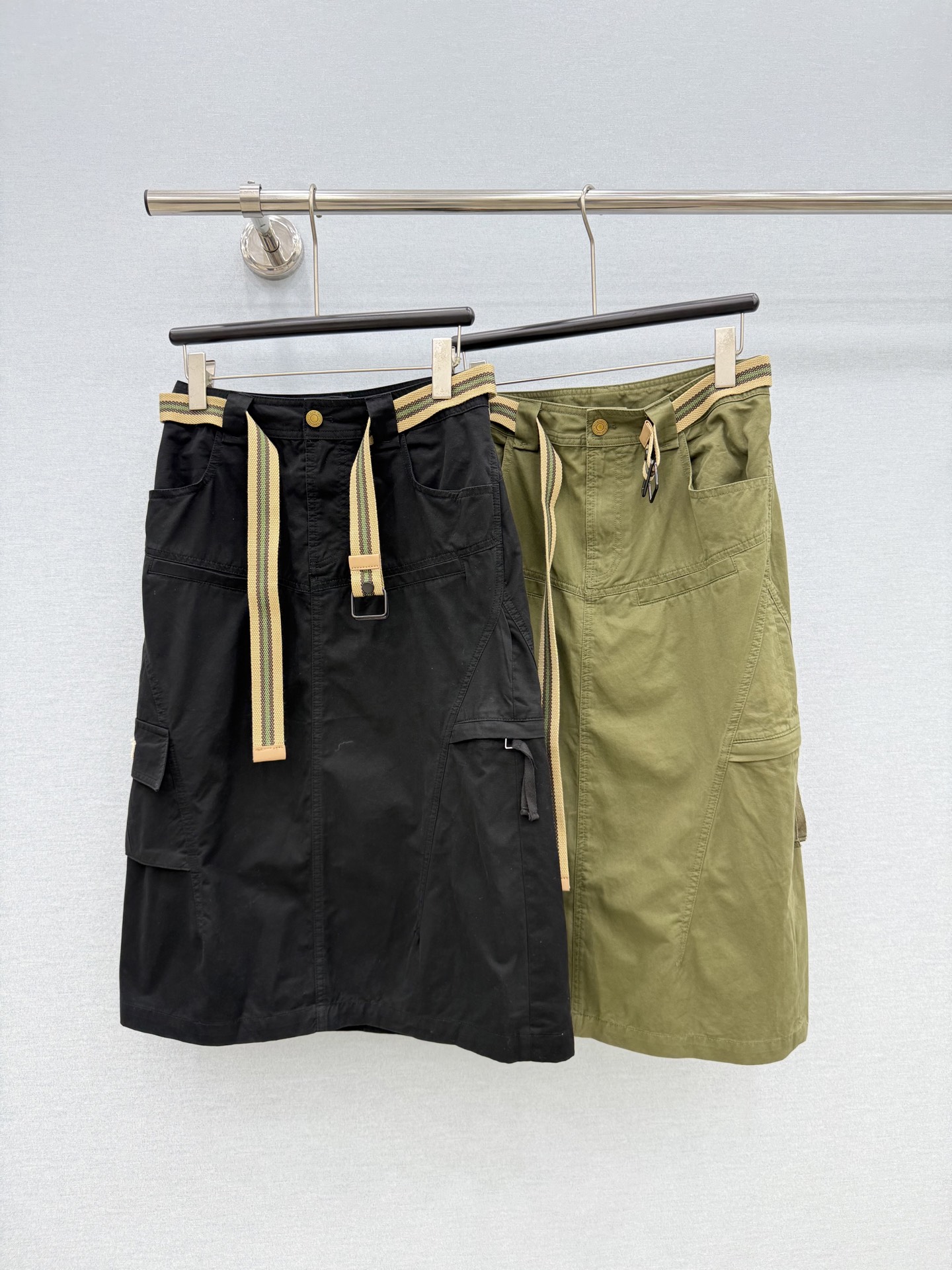 🛒𝐍𝐄𝐖 · 𝟐𝟎𝟐6/爆款现货【春夏上新】设计师｜26新款长款工装半裙  气质女神必入 撞色织带装饰 