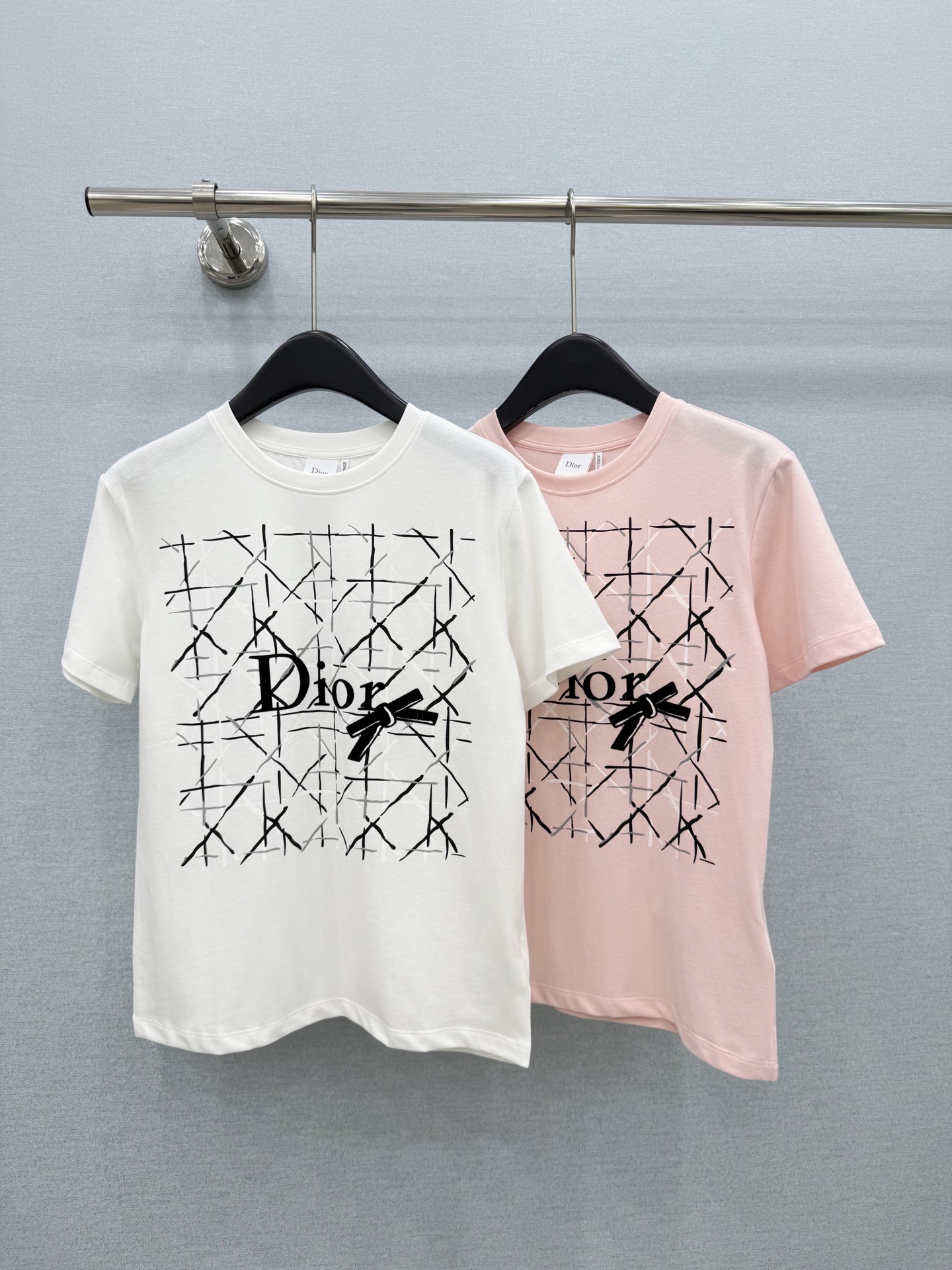 🛒𝐍𝐄𝐖 · 𝟐𝟎𝟐6/爆款现货【原单品质】Dio*｜2026新款植绒印花T恤高订面料，百搭版型  ，上
