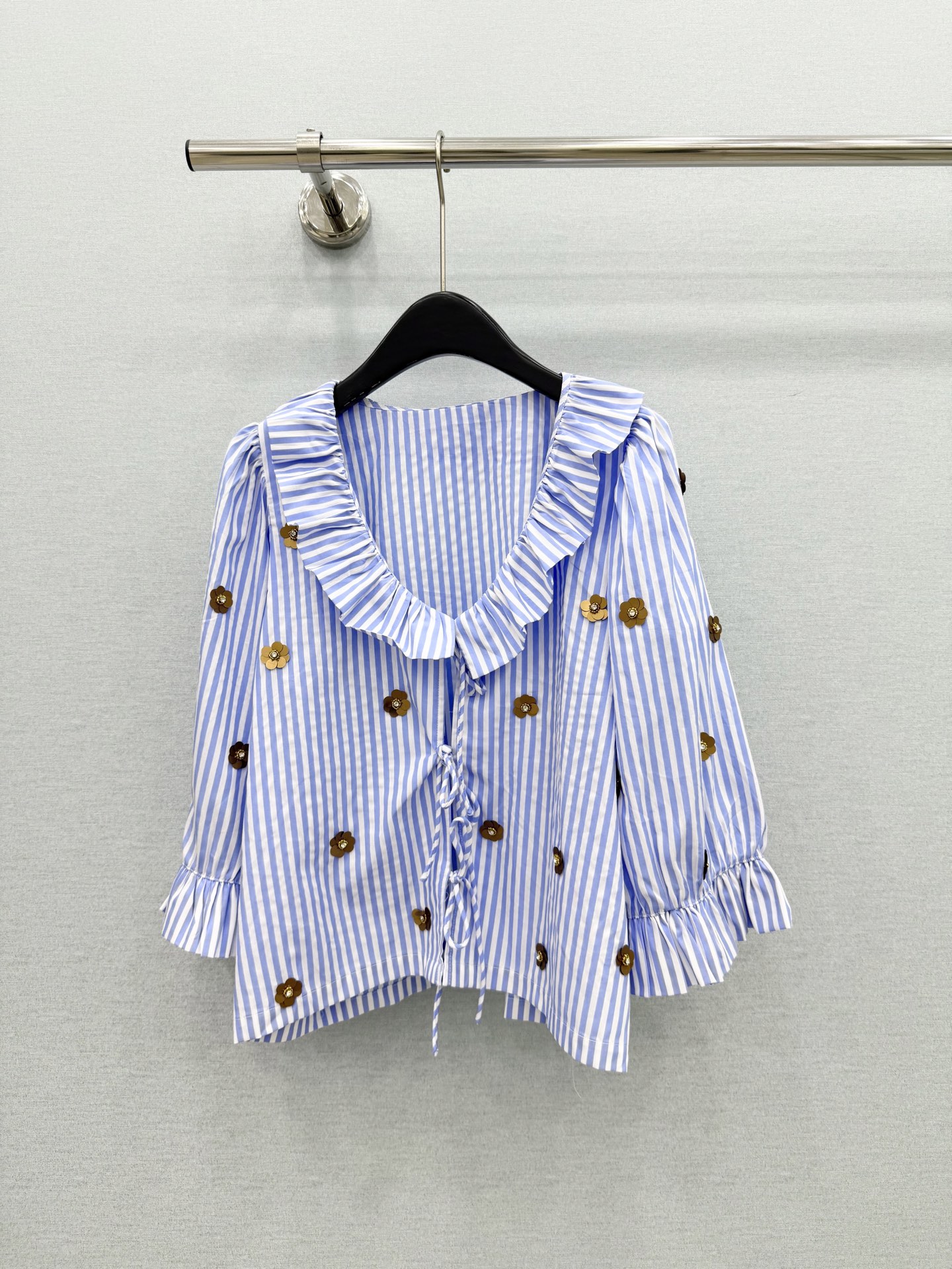 🛒𝐍𝐄𝐖 · 𝟐𝟎𝟐6/爆款现货原单品质  小众｜26经典订珠系带荷叶边衬衫法式田园风极致穿搭最新系列单