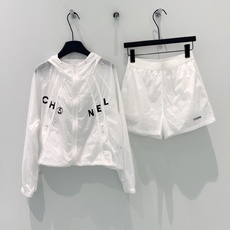🛒𝐍𝐄𝐖 · 𝟐𝟎𝟐6/爆款现货【原单品质】设计师|26新品防晒套装!高端定制戴帽外套,搭配松紧短裤极简 🛒𝐍𝐄𝐖 · 𝟐𝟎𝟐6/爆款现货【原单品质】设计师|26新品防晒套装!高端定制戴帽外套,搭配松紧短裤极简