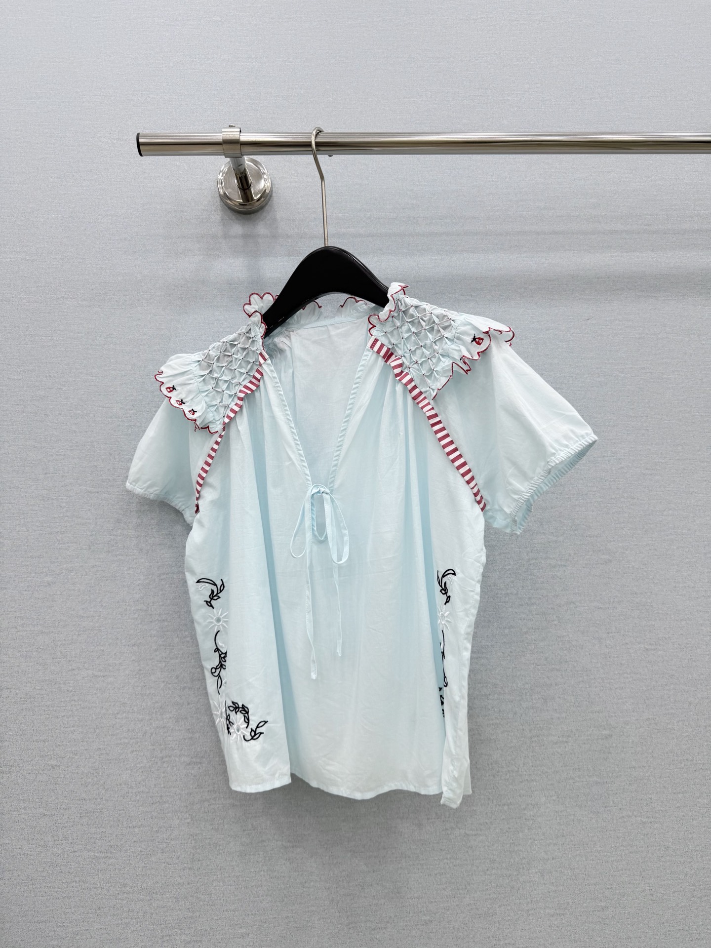 🛒𝐍𝐄𝐖 · 𝟐𝟎𝟐6/爆款现货原单品质   小众*｜2026新品花边刺绣衬衫精致版型，高级肌理细腻 极