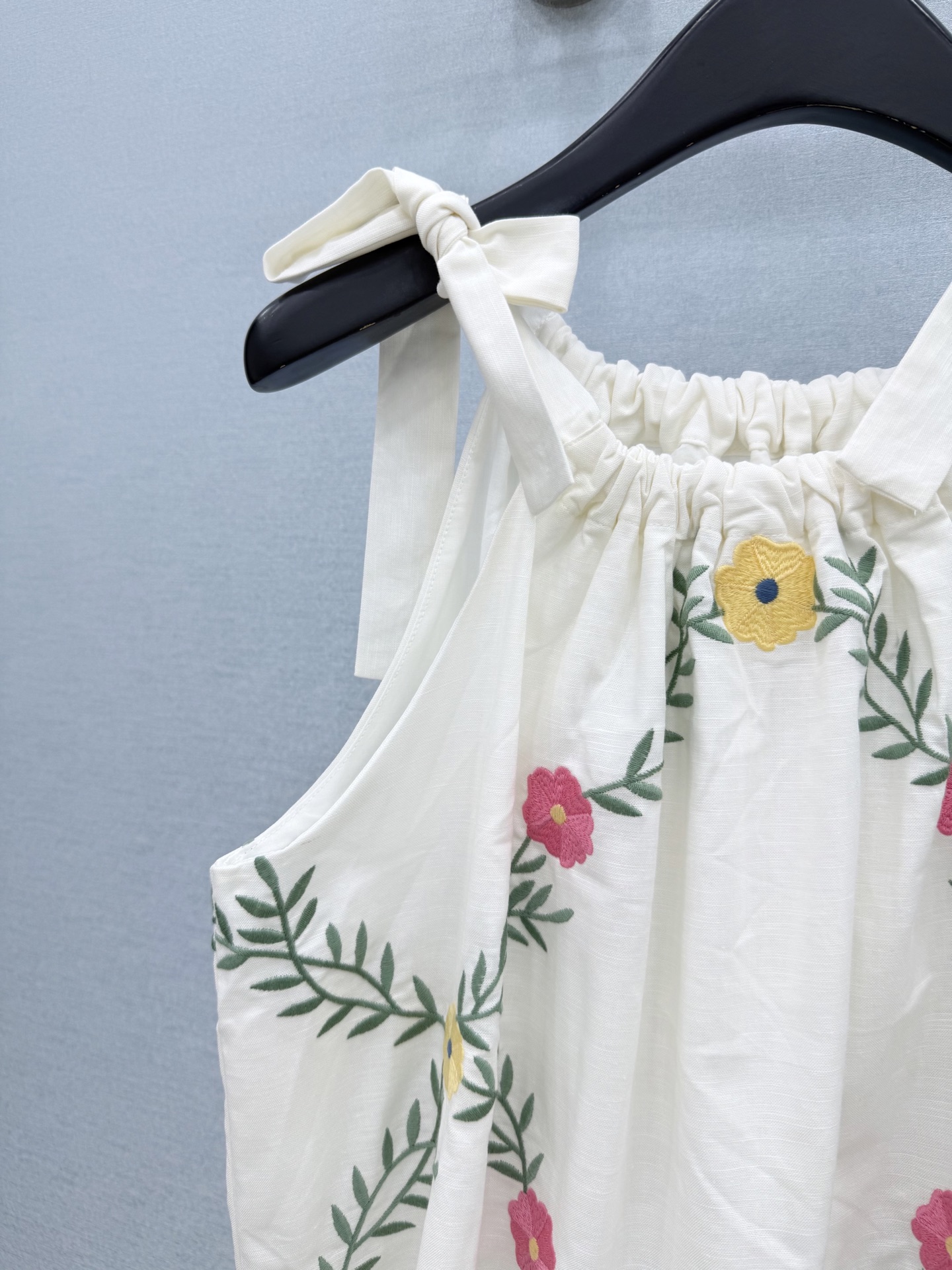 🛒𝐍𝐄𝐖 · 𝟐𝟎𝟐6/爆款现货原单品质  小众*｜2026新品刺绣系带连衣裙精致版型，高级肌理细腻 极