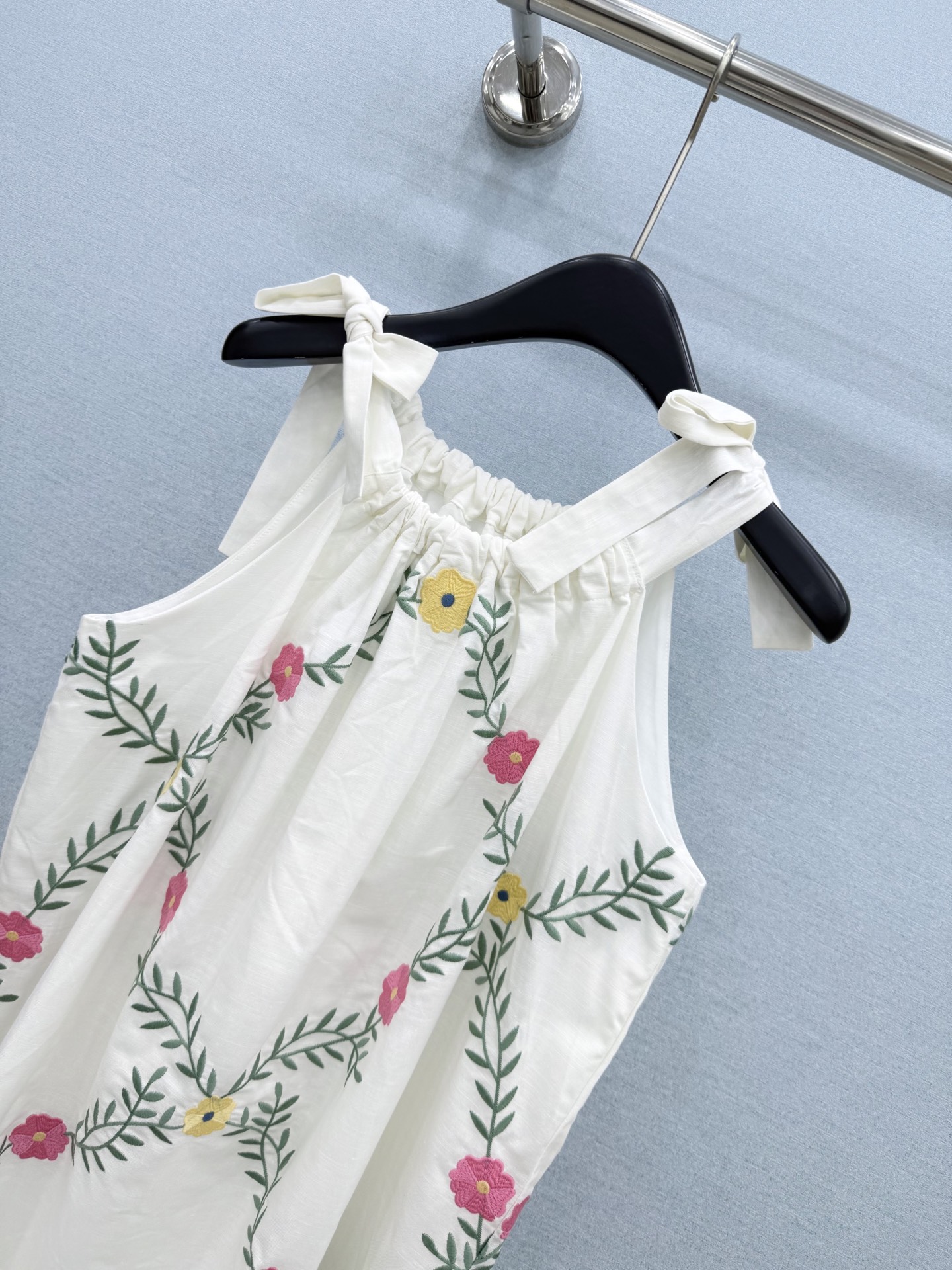 🛒𝐍𝐄𝐖 · 𝟐𝟎𝟐6/爆款现货原单品质  小众*｜2026新品刺绣系带连衣裙精致版型，高级肌理细腻 极