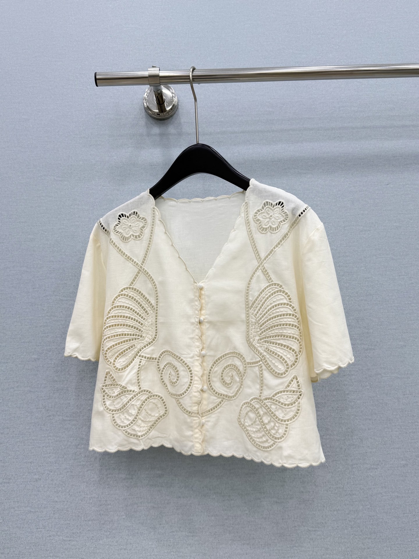 🛒𝐍𝐄𝐖 · 𝟐𝟎𝟐6/爆款现货原单品质 小众*｜2026新品镂空刺绣花边衬衫精致版型，高级肌理细腻 极