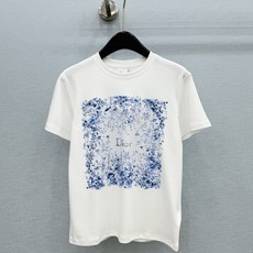 🛒𝐍𝐄𝐖 · 𝟐𝟎𝟐6/爆款现货【原单品质】Dio*|2026新款烫钻印花T恤高订面料,百搭版型 ,上 🛒𝐍𝐄𝐖 · 𝟐𝟎𝟐6/爆款现货【原单品质】Dio*|2026新款烫钻印花T恤高订面料,百搭版型 ,上