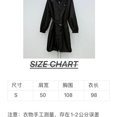 🛒𝐍𝐄𝐖 · 𝟐𝟎𝟐6/爆款现货【原单品质】Prad*|2026新品倒三角贴牌带帽长款外套【配腰带】精致 🛒𝐍𝐄𝐖 · 𝟐𝟎𝟐6/爆款现货【原单品质】Prad*|2026新品倒三角贴牌带帽长款外套【配腰带】精致