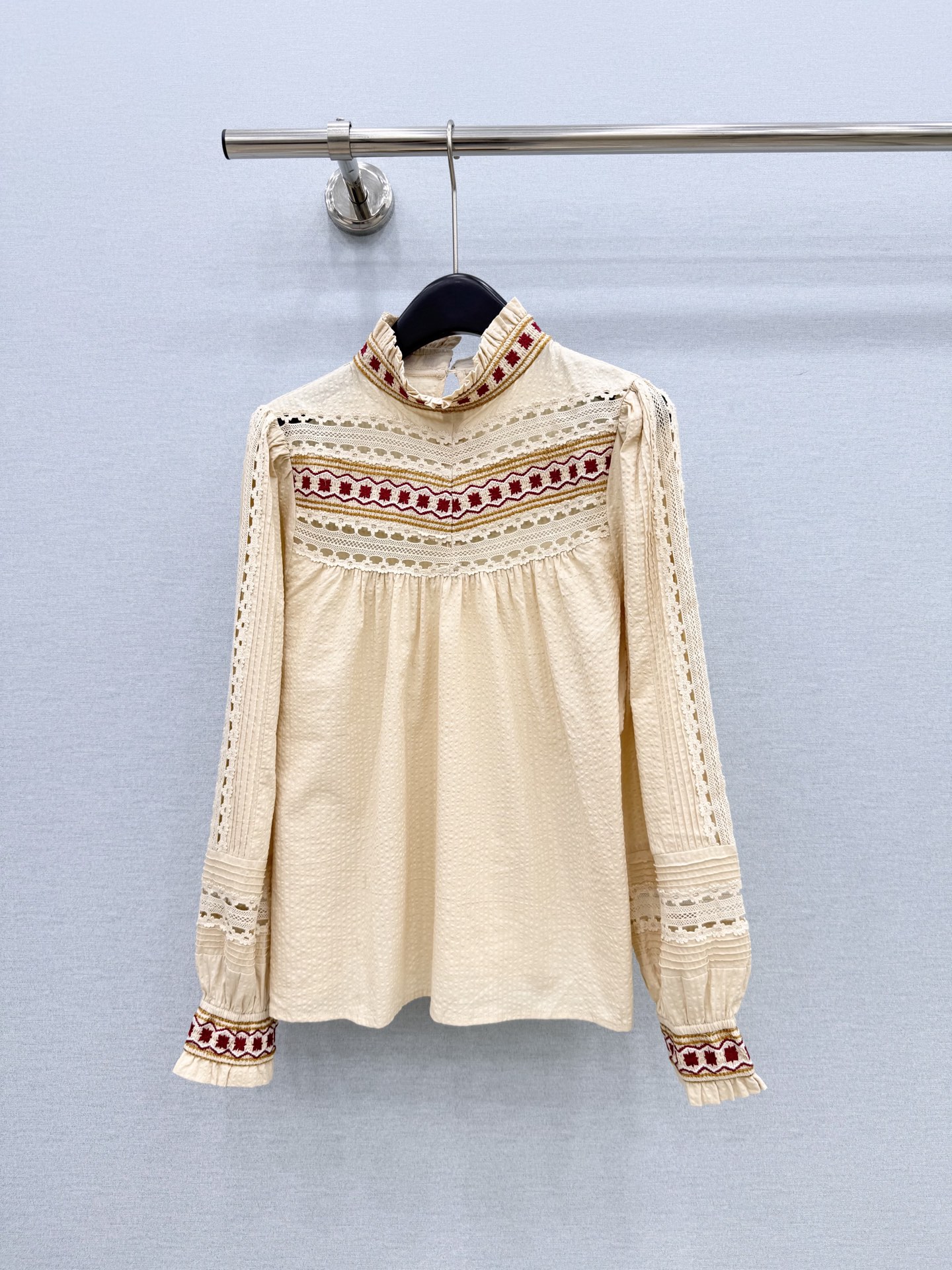 🛒𝐍𝐄𝐖 · 𝟐𝟎𝟐6/爆款现货原单品质 小众*｜2026新品水溶拼接刺绣衬衫 精致版型，高级肌理细腻 