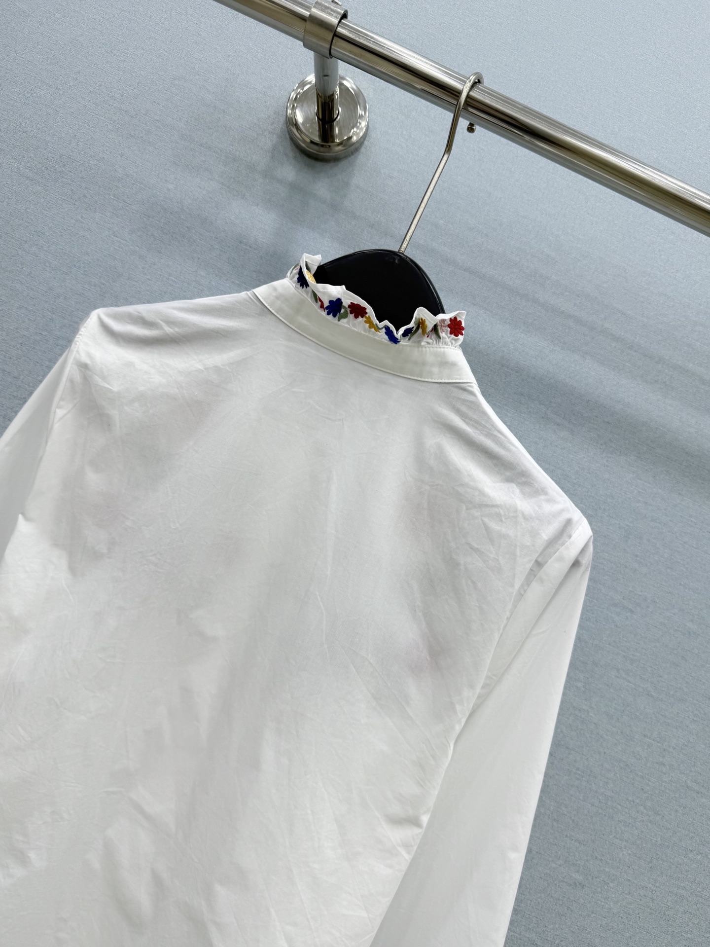 🛒𝐍𝐄𝐖 · 𝟐𝟎𝟐6/爆款现货原单品质 小众*｜2026新品十字刺绣衬衫 精致版型，高级肌理细腻 极简