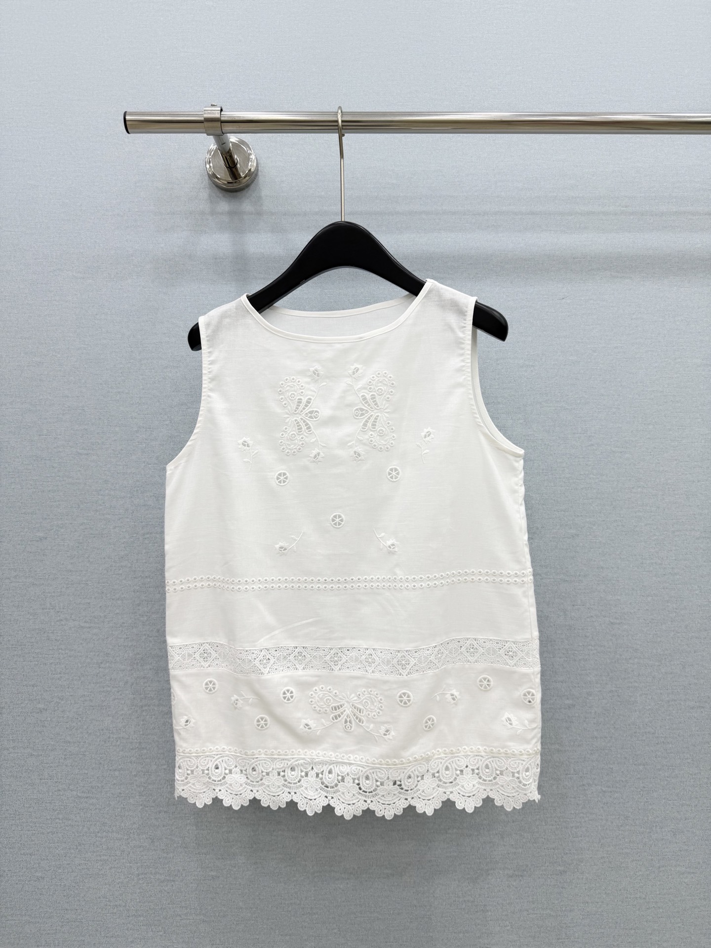 🛒𝐍𝐄𝐖 · 𝟐𝟎𝟐6/爆款现货原单品质  小众｜26经典花边水溶刺绣无袖衬衫法式纯欲系极致穿搭最新系列